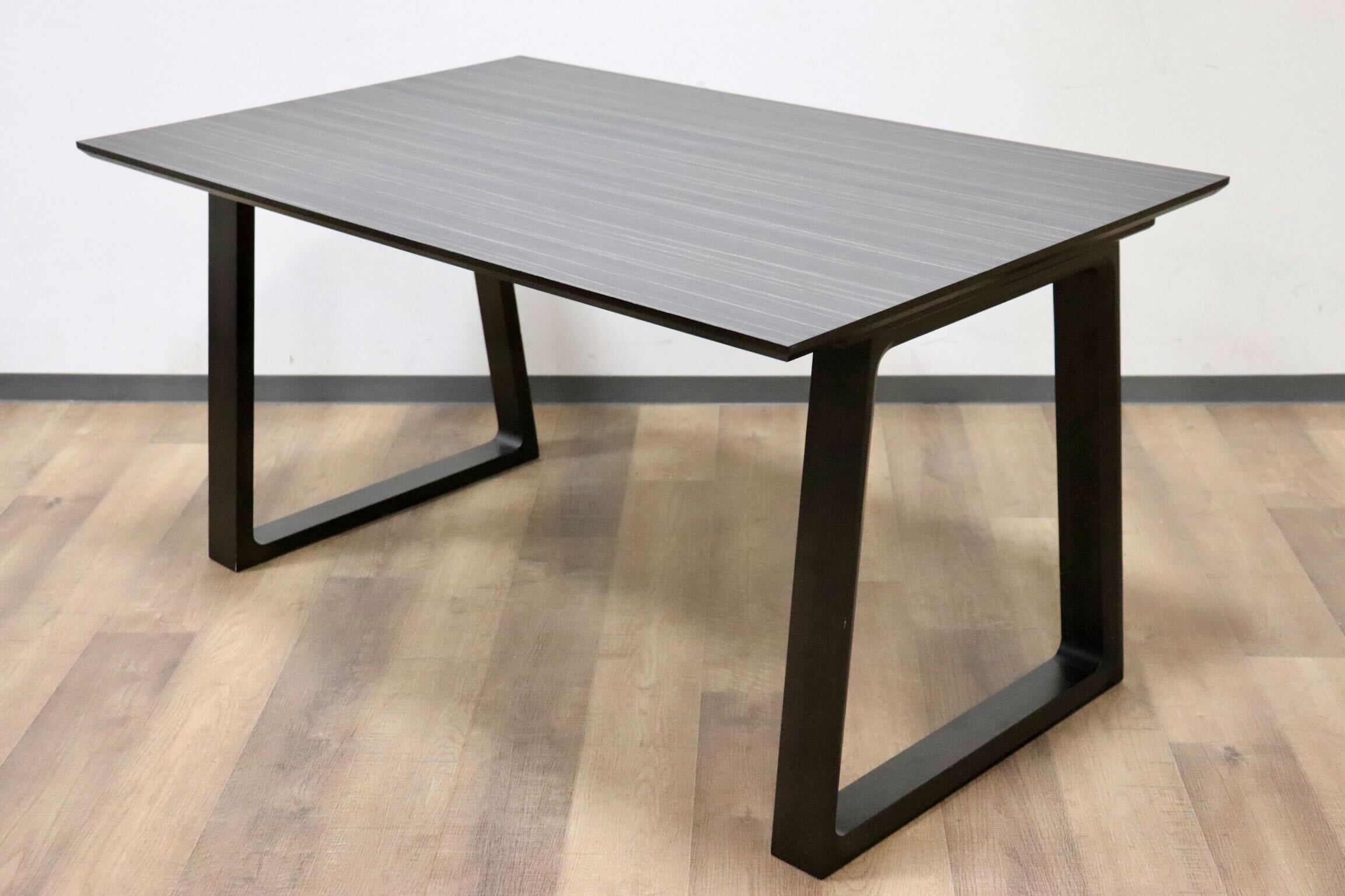 GMGK461○karimoku / カリモク DA4580 ダイニングテーブル 食卓テーブル 作業台 メラミン化粧板 スタイリッシュ モダン 定価9.5万 展示品