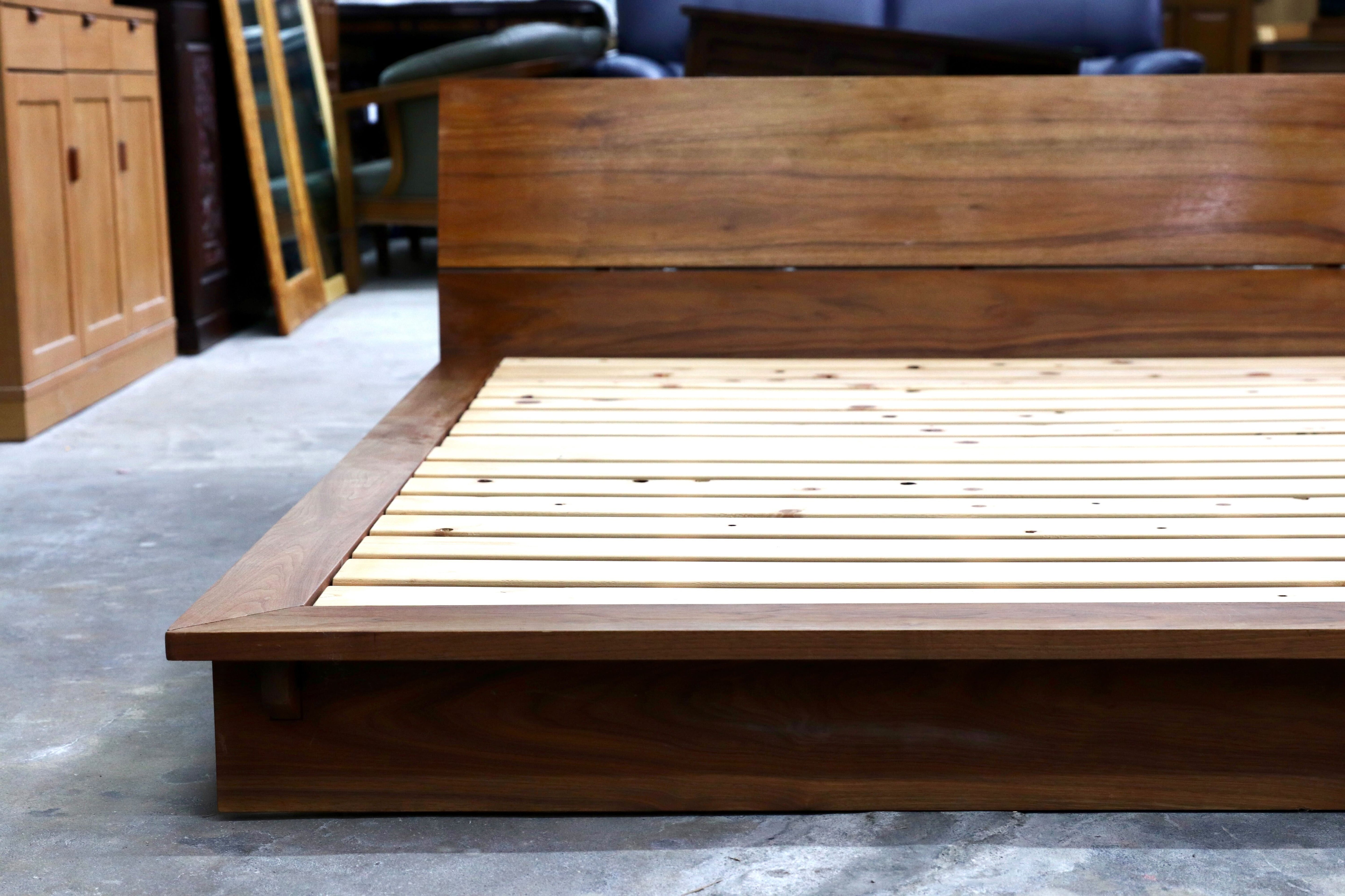 GMIH179○Masterwal / マスターウォール Moreless モアレス アカセ木工 クイーン ベッドフレーム ウォールナット無垢材 約40万