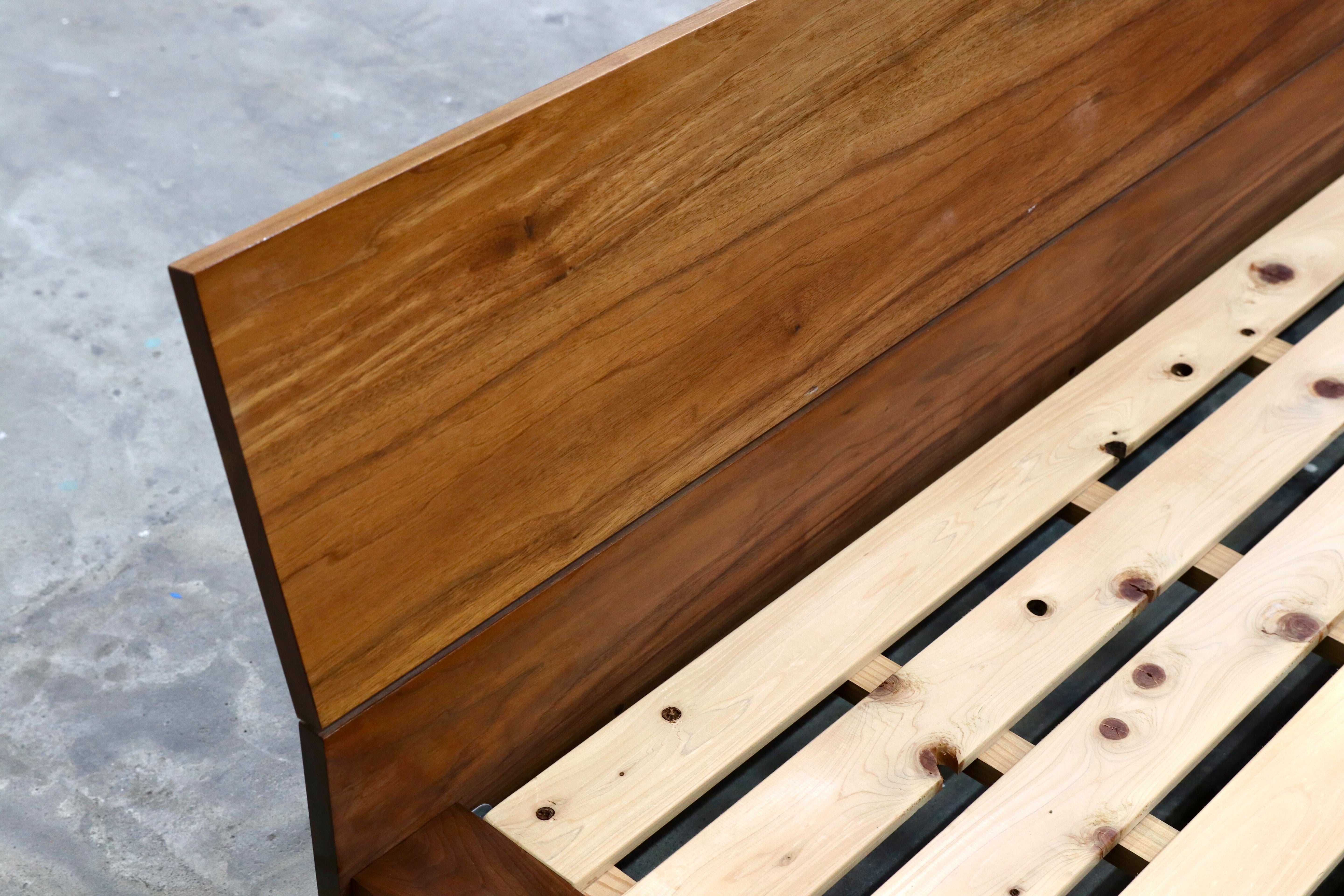 GMIH179○Masterwal / マスターウォール Moreless モアレス アカセ木工 クイーン ベッドフレーム ウォールナット無垢材 約40万