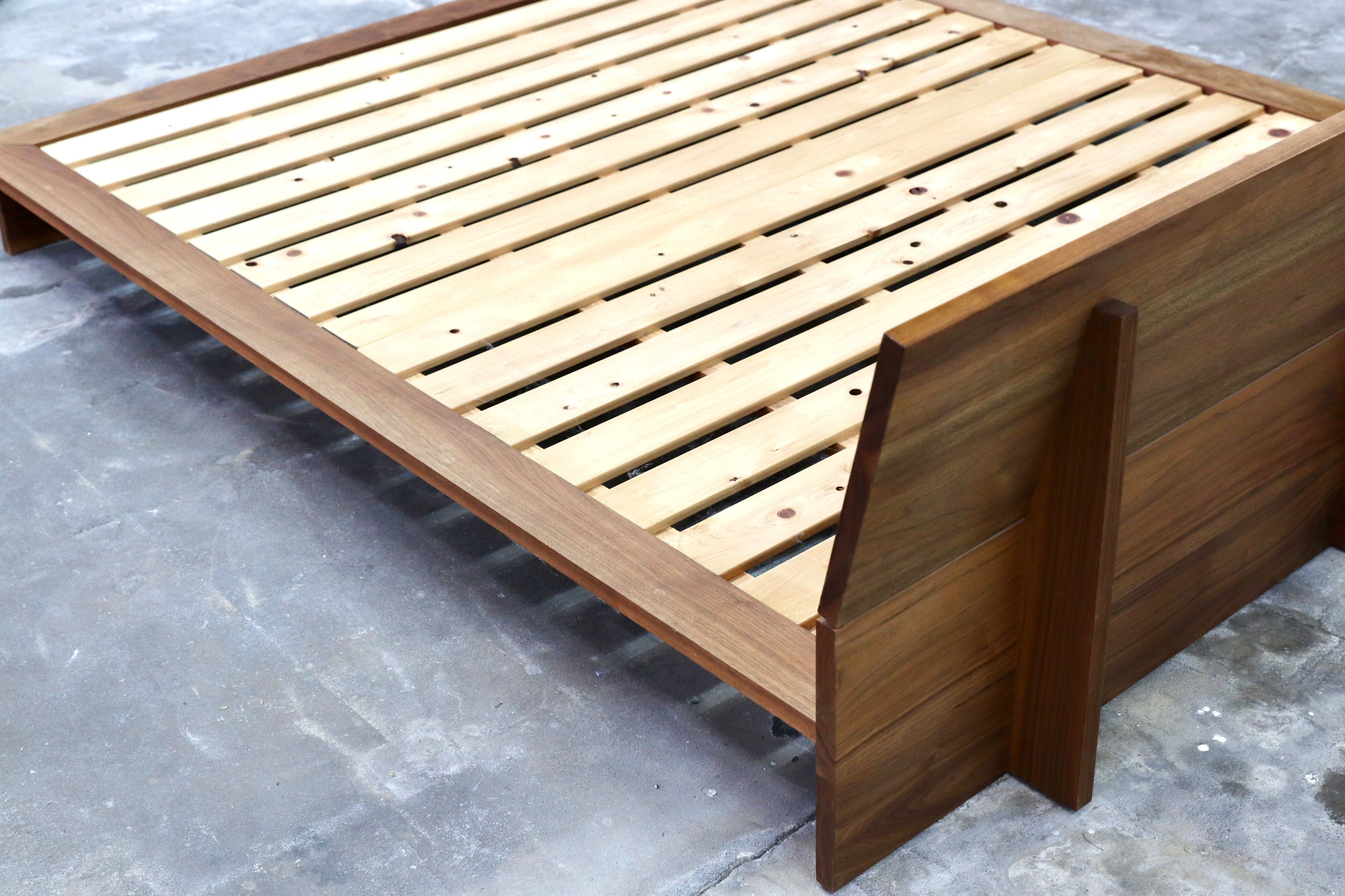 GMIH179○Masterwal / マスターウォール Moreless モアレス アカセ木工 クイーン ベッドフレーム ウォールナット無垢材 約40万