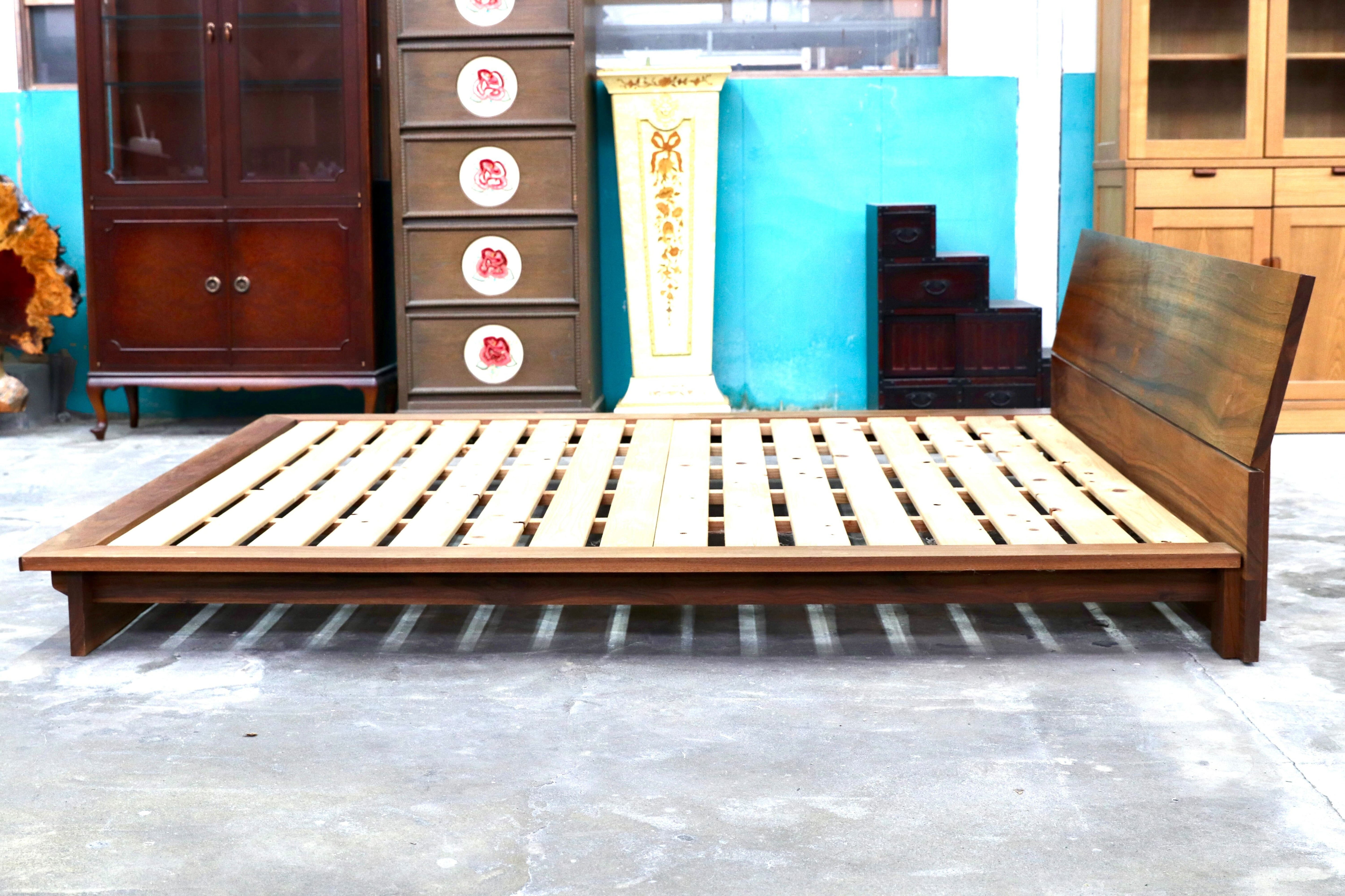 GMIH179○Masterwal / マスターウォール Moreless モアレス アカセ木工 クイーン ベッドフレーム ウォールナット無垢材 約40万