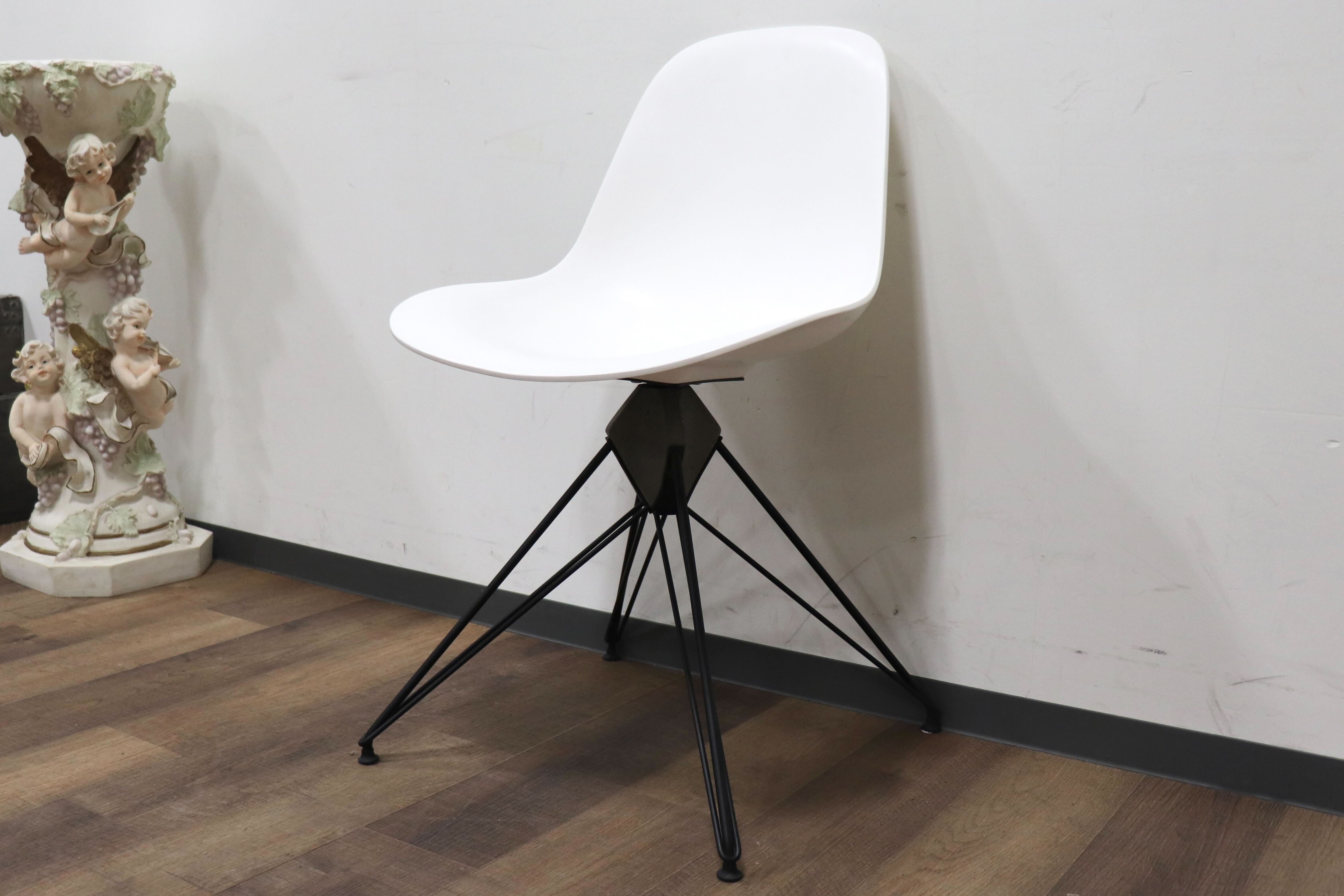 GMHK149A○DISTRIC EIGHT / ディストリクトエイト KAHN CHAIR カーンチェア ダイニングチェア サイドシェルチェア インダストリアル 6.5万