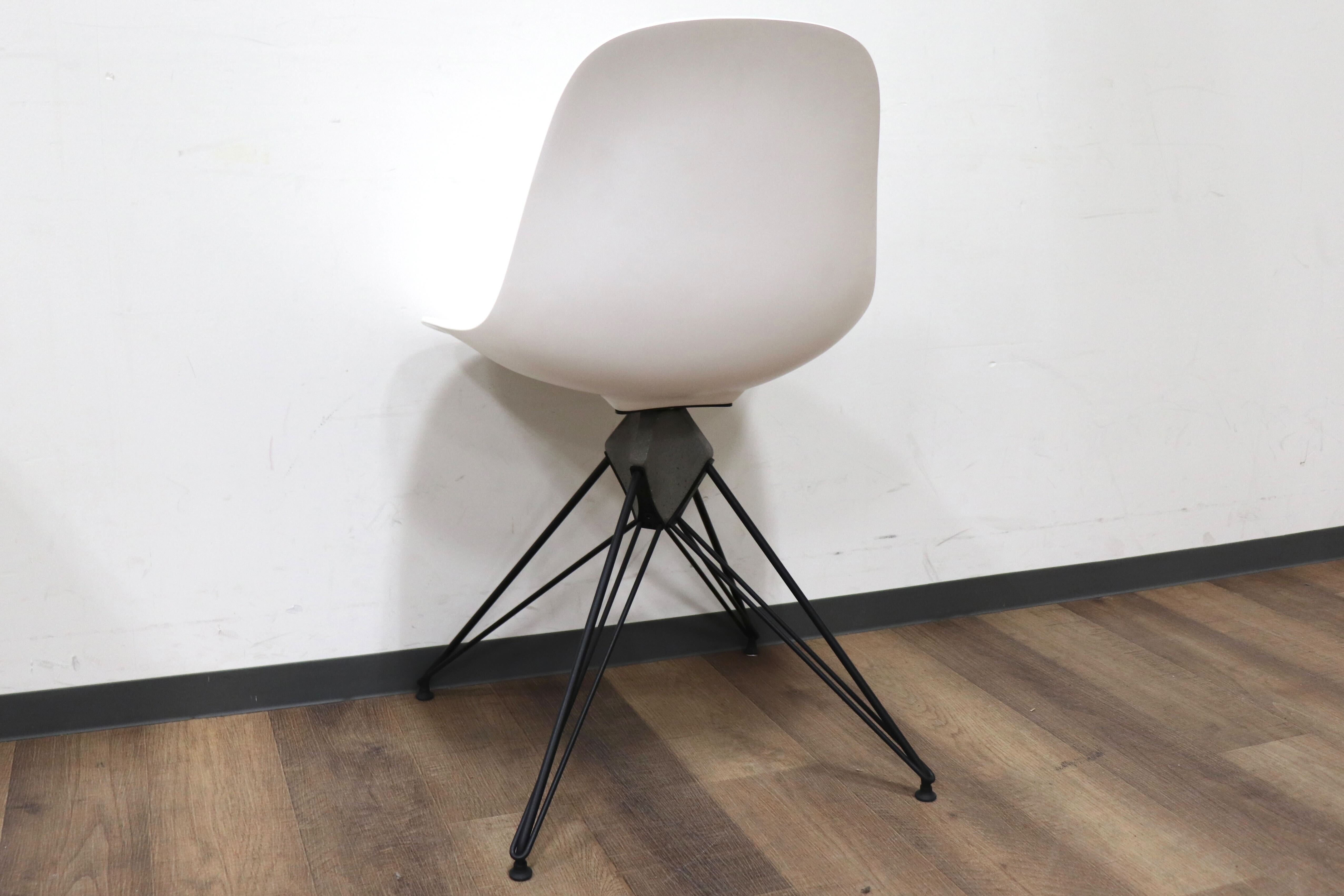 GMHK149A○DISTRIC EIGHT / ディストリクトエイト KAHN CHAIR カーンチェア ダイニングチェア サイドシェルチェア インダストリアル 6.5万