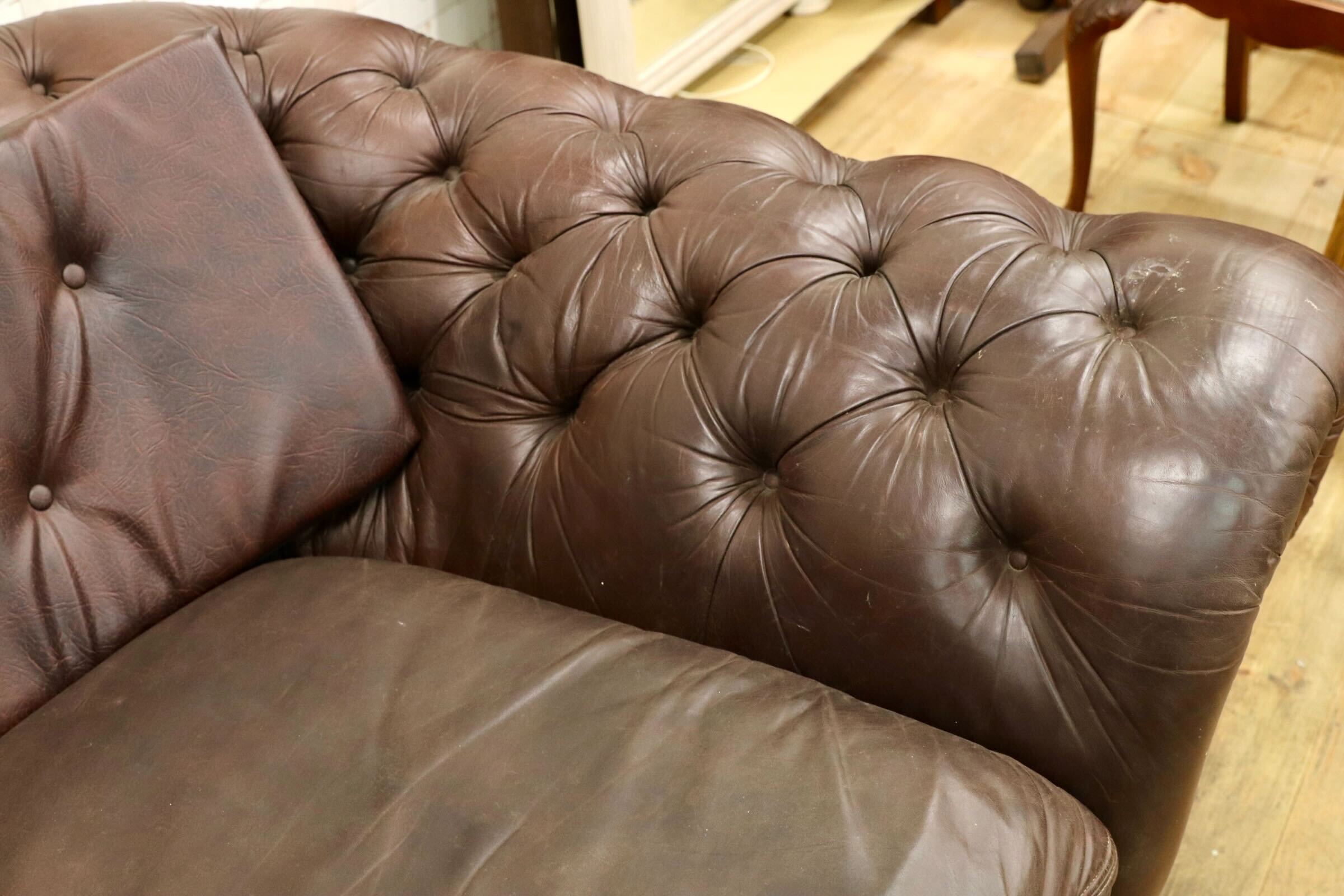 GMJK136○英国ヴィンテージ チェスターフィールド 本革 1人掛けソファ ラウンジソファ 英国クラシック 稀少 Furniture and Furnishings