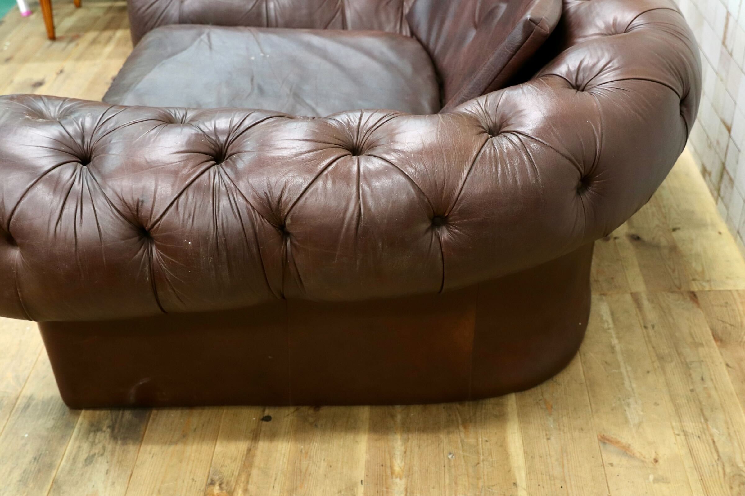 GMJK136○英国ヴィンテージ チェスターフィールド 本革 1人掛けソファ ラウンジソファ 英国クラシック 稀少 Furniture and Furnishings