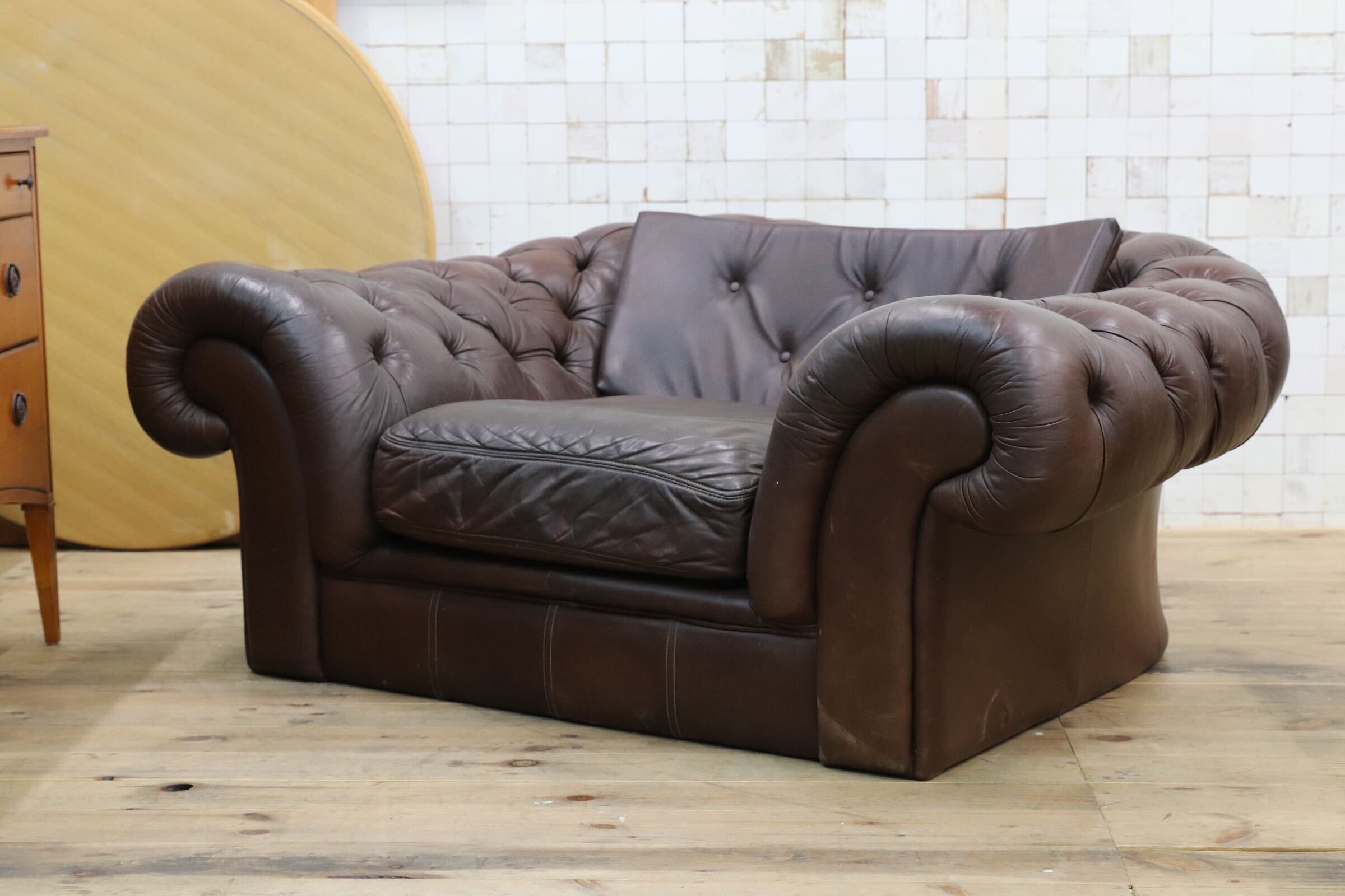 GMJK136○英国ヴィンテージ チェスターフィールド 本革 1人掛けソファ ラウンジソファ 英国クラシック 稀少 Furniture and Furnishings