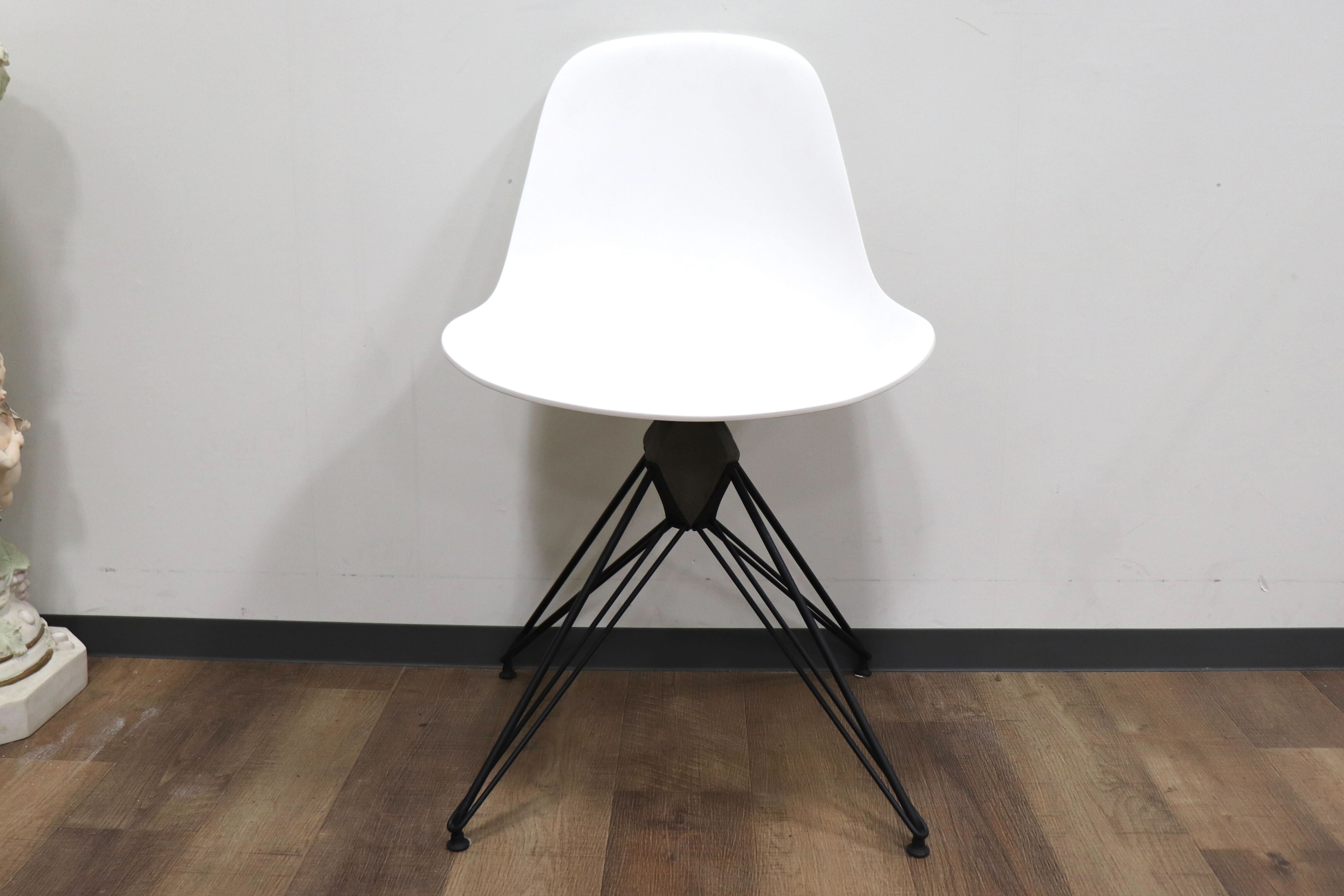 GMHK149B○DISTRIC EIGHT / ディストリクトエイト KAHN CHAIR カーンチェア ダイニングチェア サイドシェルチェア インダストリアル 6.5万