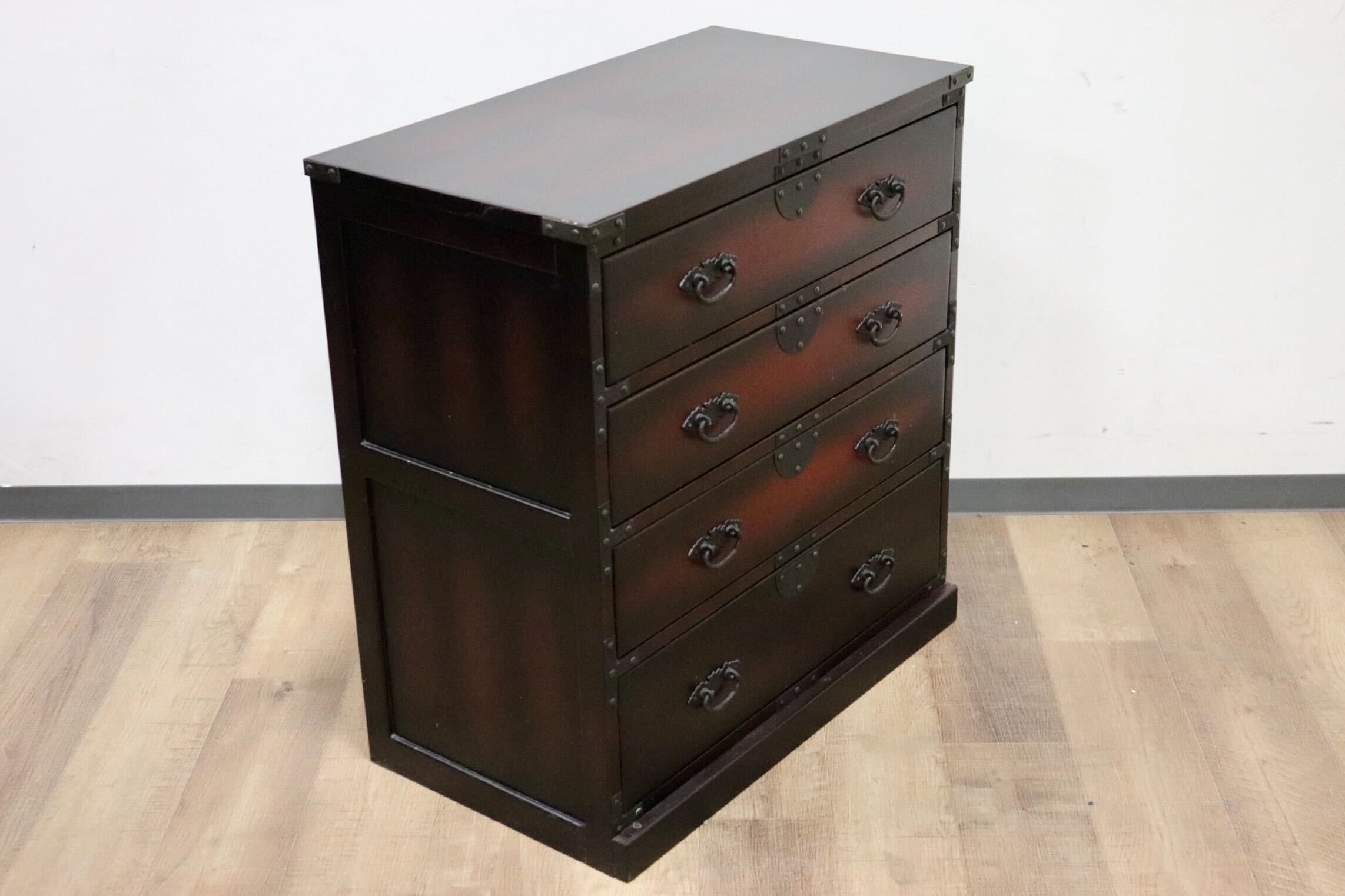 GMHS92A○民芸調 4段チェスト 時代箪笥 整理箪笥 桐製 鉄金具 和家具 飾り棚 収納家具 和モダン 古民家 和室 レトロ アンティーク