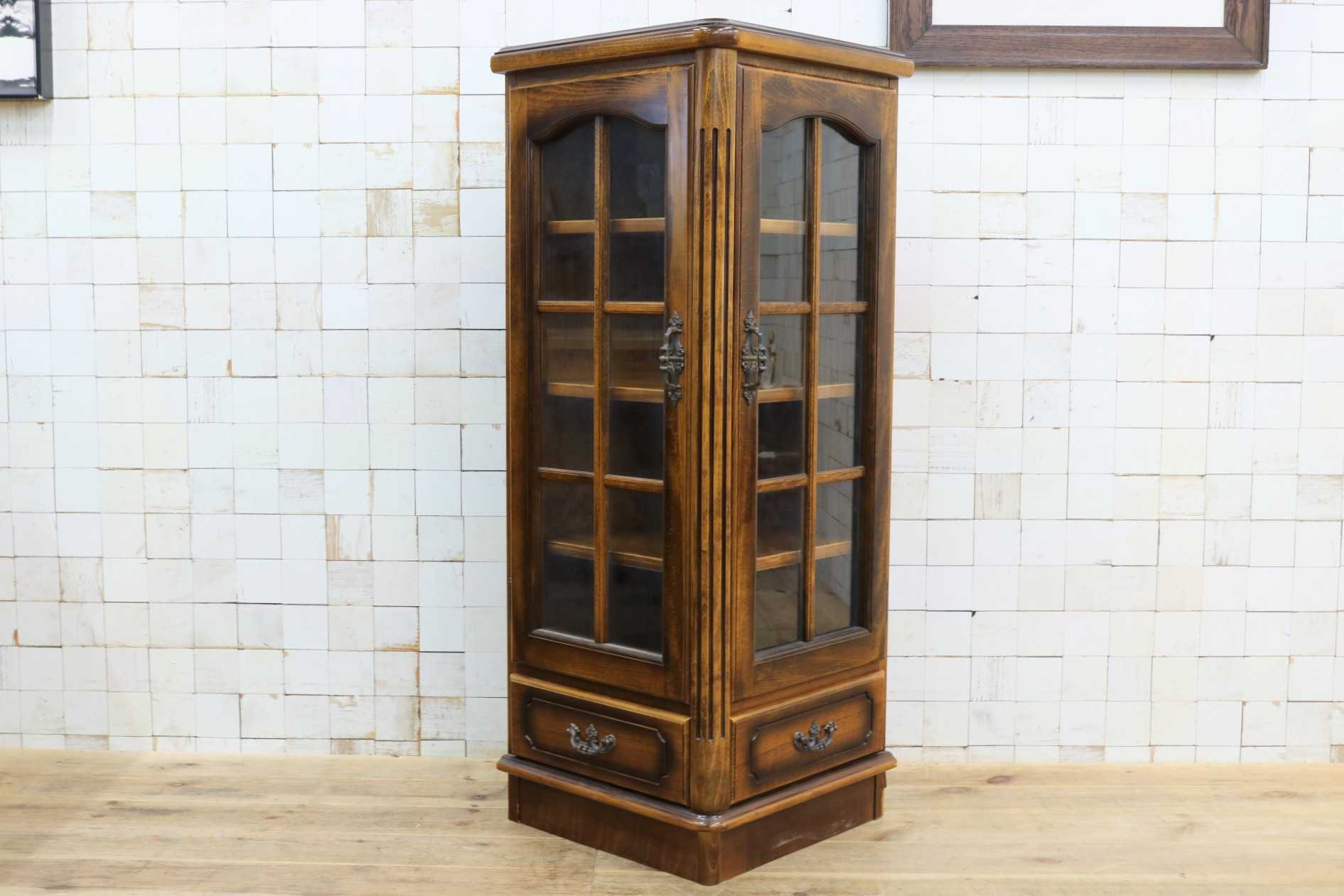 GMJS219A◯karimoku / カリモク コロニアル コーナーキャビネット 飾り棚 キュリオケース クラシック ヴィンテージ 国産家具 レトロ