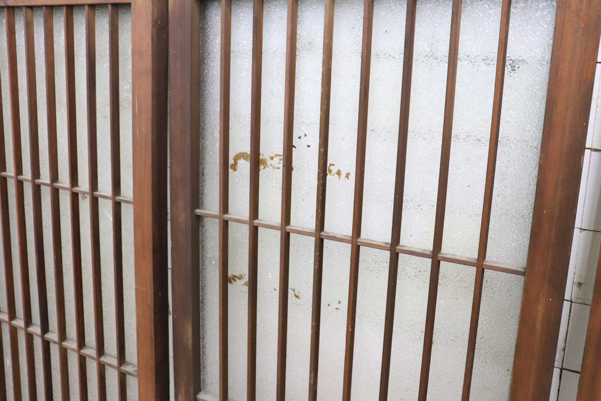 GMJS260D◯アンティーク 木製格子戸 縦格子戸 4枚セット 建具 引き戸 間仕切り ガラス戸 モールガラス 古民家 店舗什器 昭和レトロ