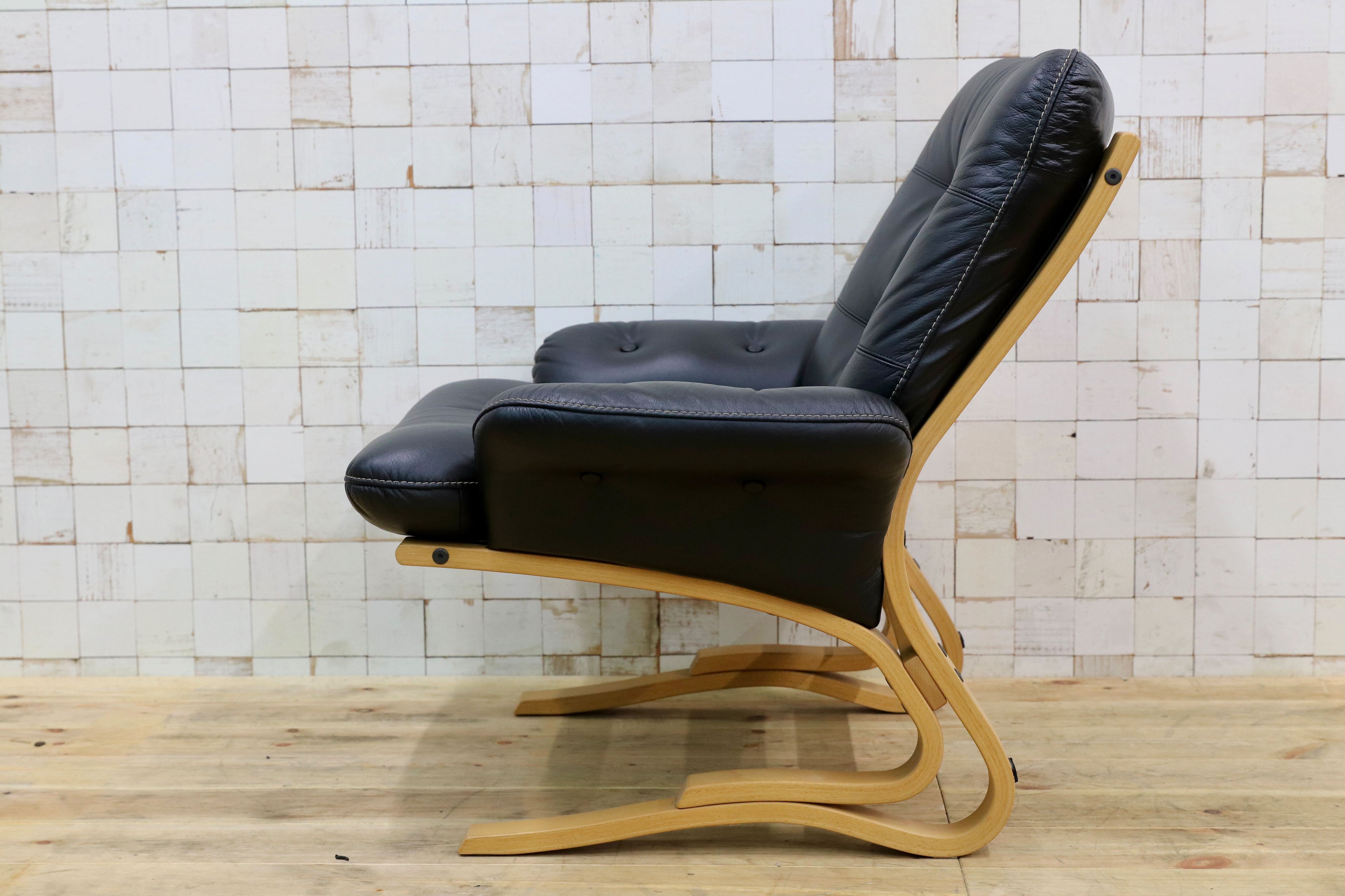 GMIK368A○karimoku / カリモク WW77 1人掛けソファ シングルソファ ラウンジチェア 黒 本革 北欧スタイル 曲木 国産家具 約21.5万