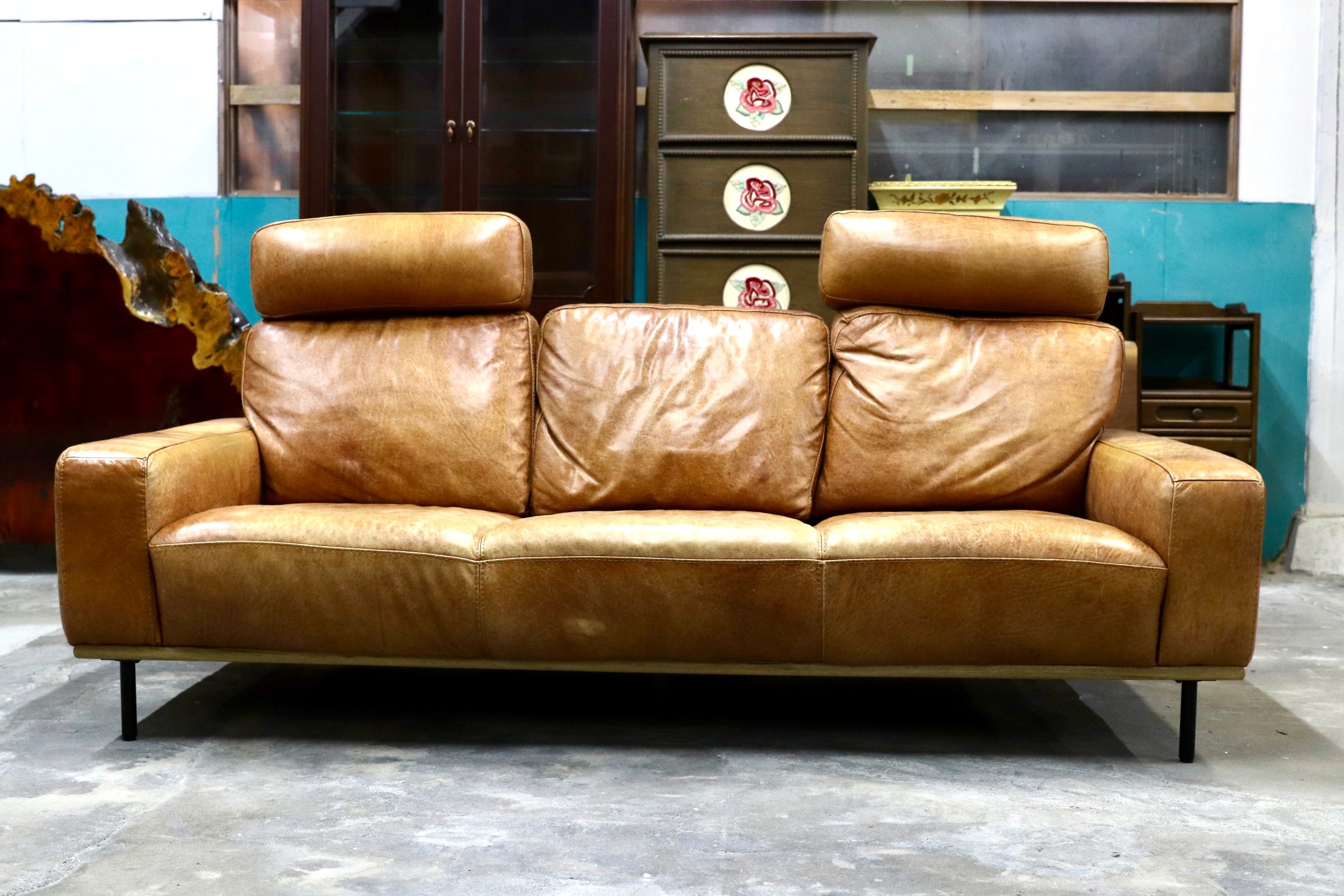 GMJK184〇unico / ウニコ SUABI スアビ レザーソファ 3シーター 本革 ヘッドレスト付き ヴィンテージモダン 定価約27万円