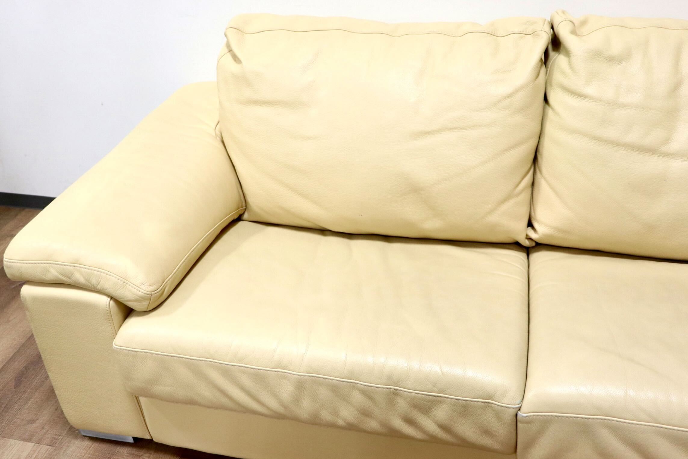 GMGH419○Gallery-M / ギャラリーエム KANAL カナル 2.5人掛けソファ ラブソファ 長椅子 本革 クリーム色 ACTUS アクタス モダン 約30万