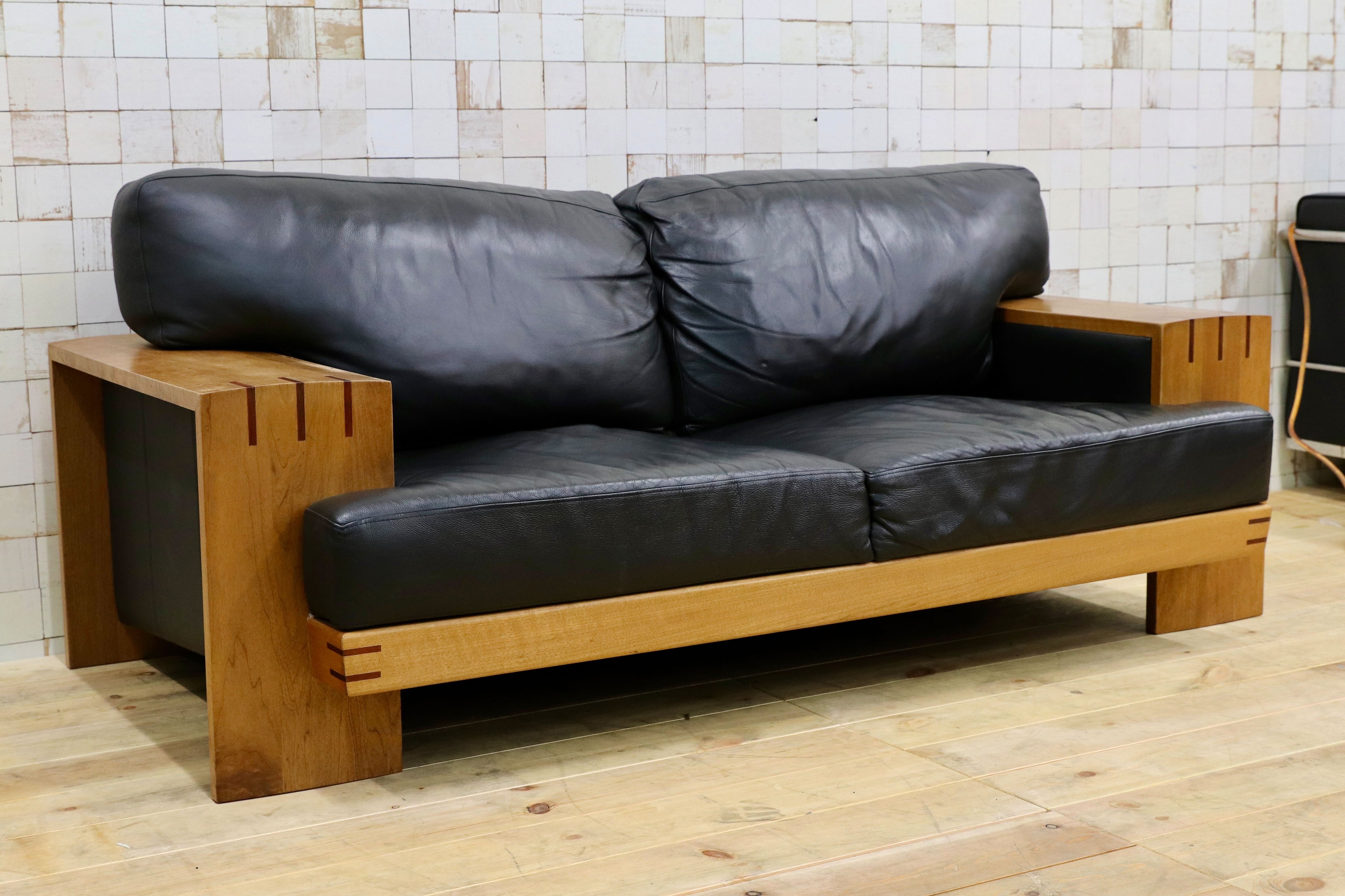 GMHO97○BOSCO / ボスコ ACTUS アクタス 2人掛けソファ ラブソファ 黒 本革 ニヤトー材 北欧スタイル 長椅子