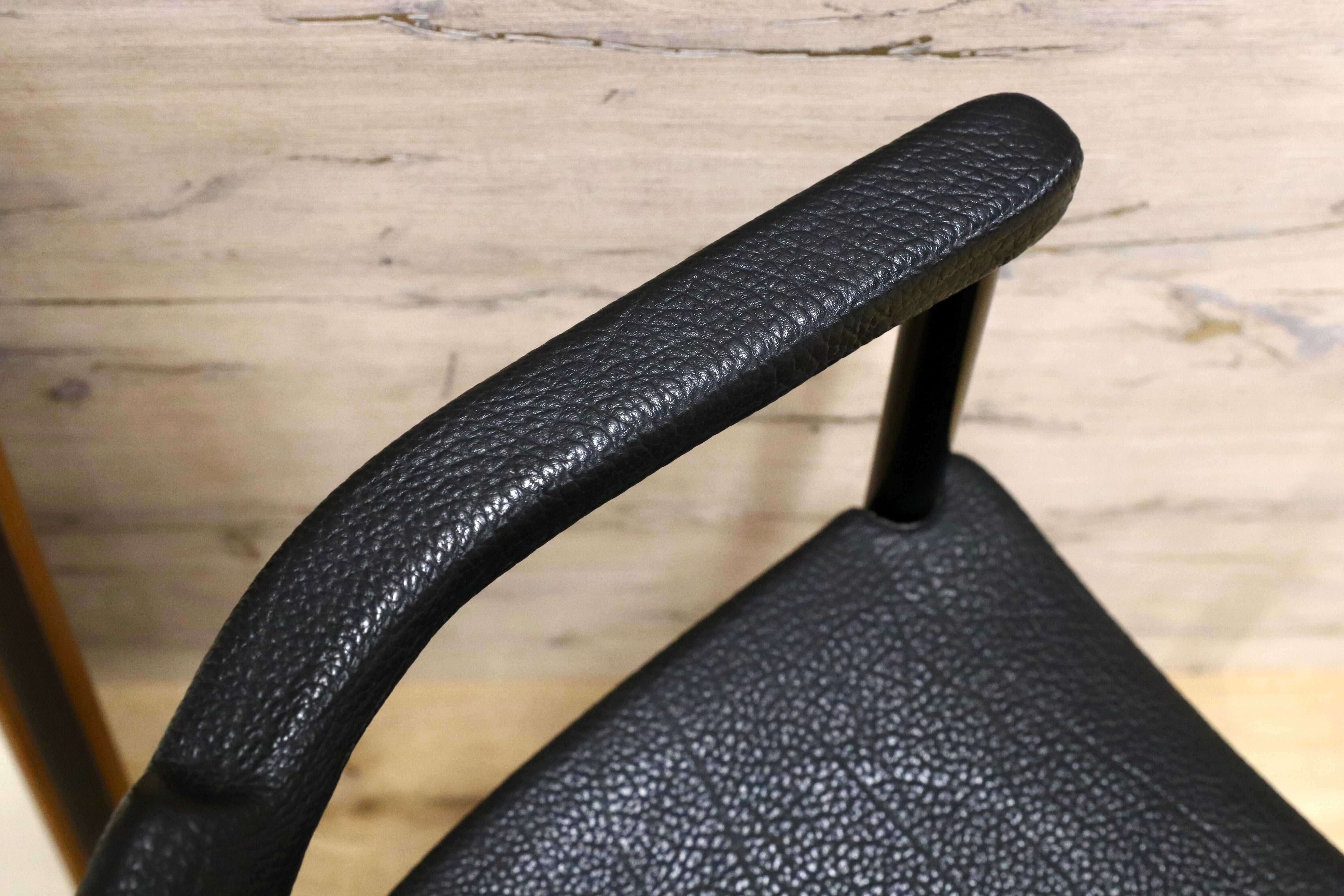 GMGK465A○レオナルド アームチェア ブラック スイス デザイナーズ家具 チェア 椅子 INTER-DECOR取扱い 検)Cassina Strassle Collection