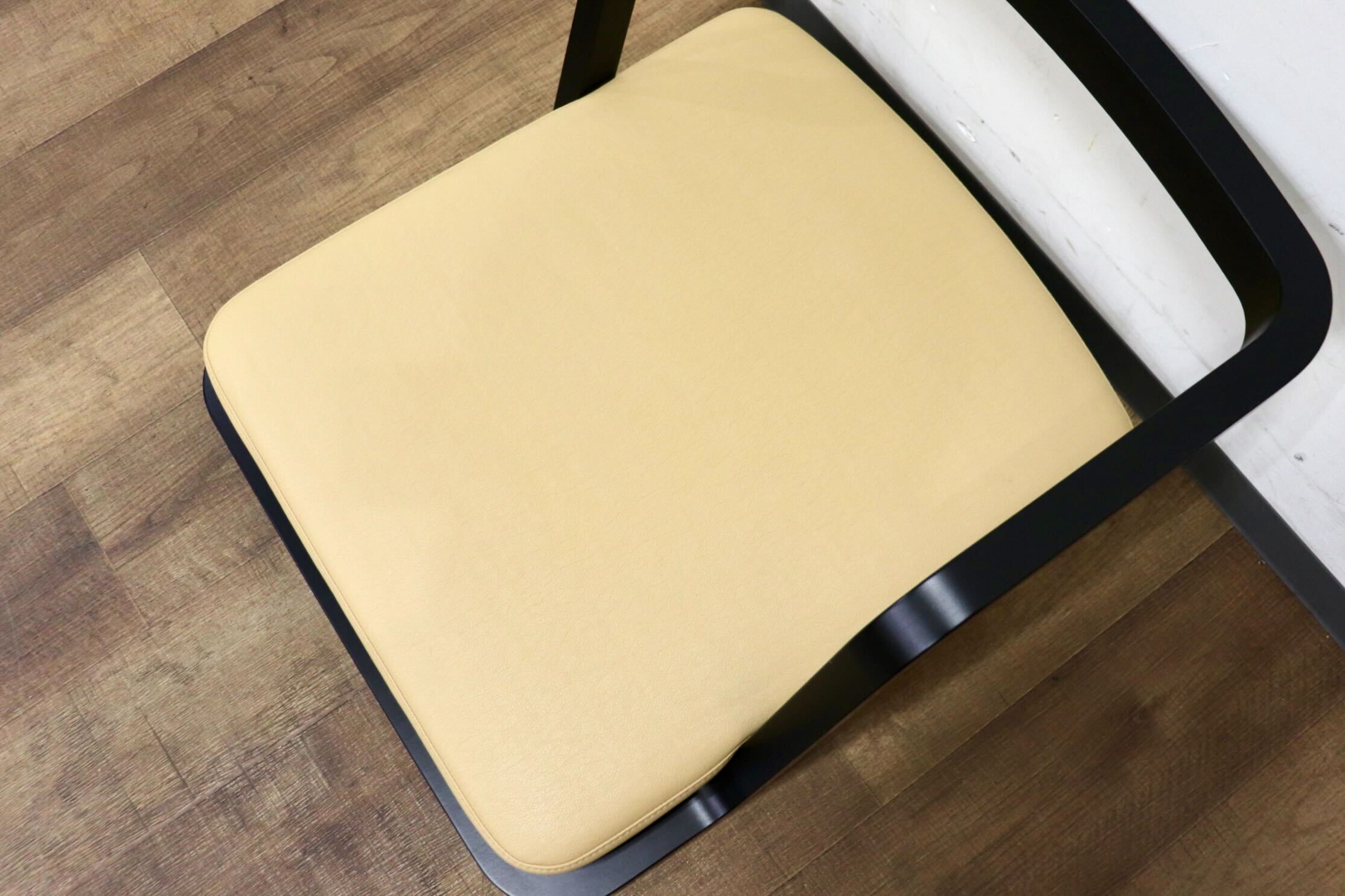 GMHO133D○天童木工 / Tendo 座椅子 ローチェア 椅子 チェア スタッキング 和家具 和モダン 座敷 合皮 ベージュ ビーチ材 定価約11万