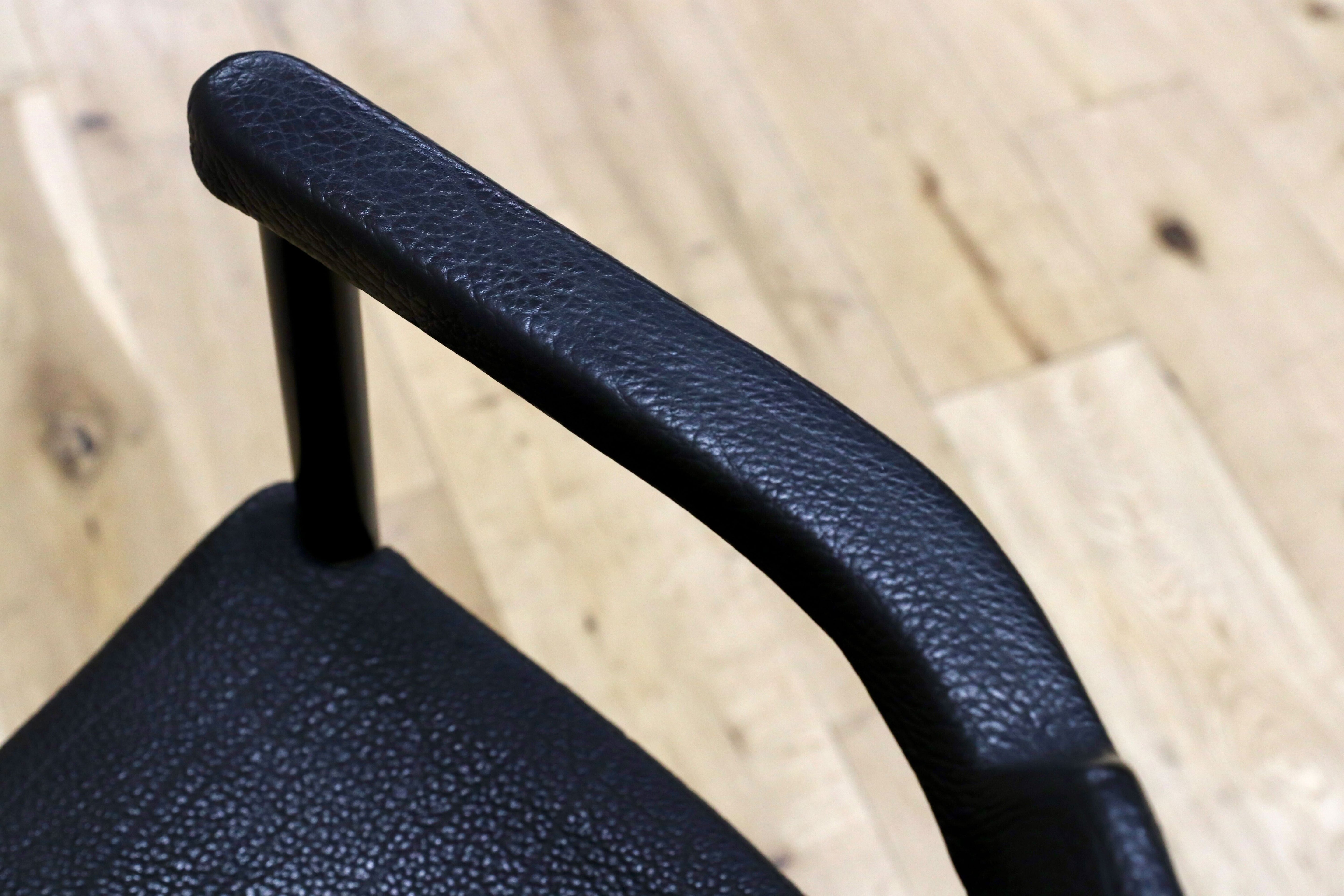 GMGK465A○レオナルド アームチェア ブラック スイス デザイナーズ家具 チェア 椅子 INTER-DECOR取扱い 検)Cassina Strassle Collection