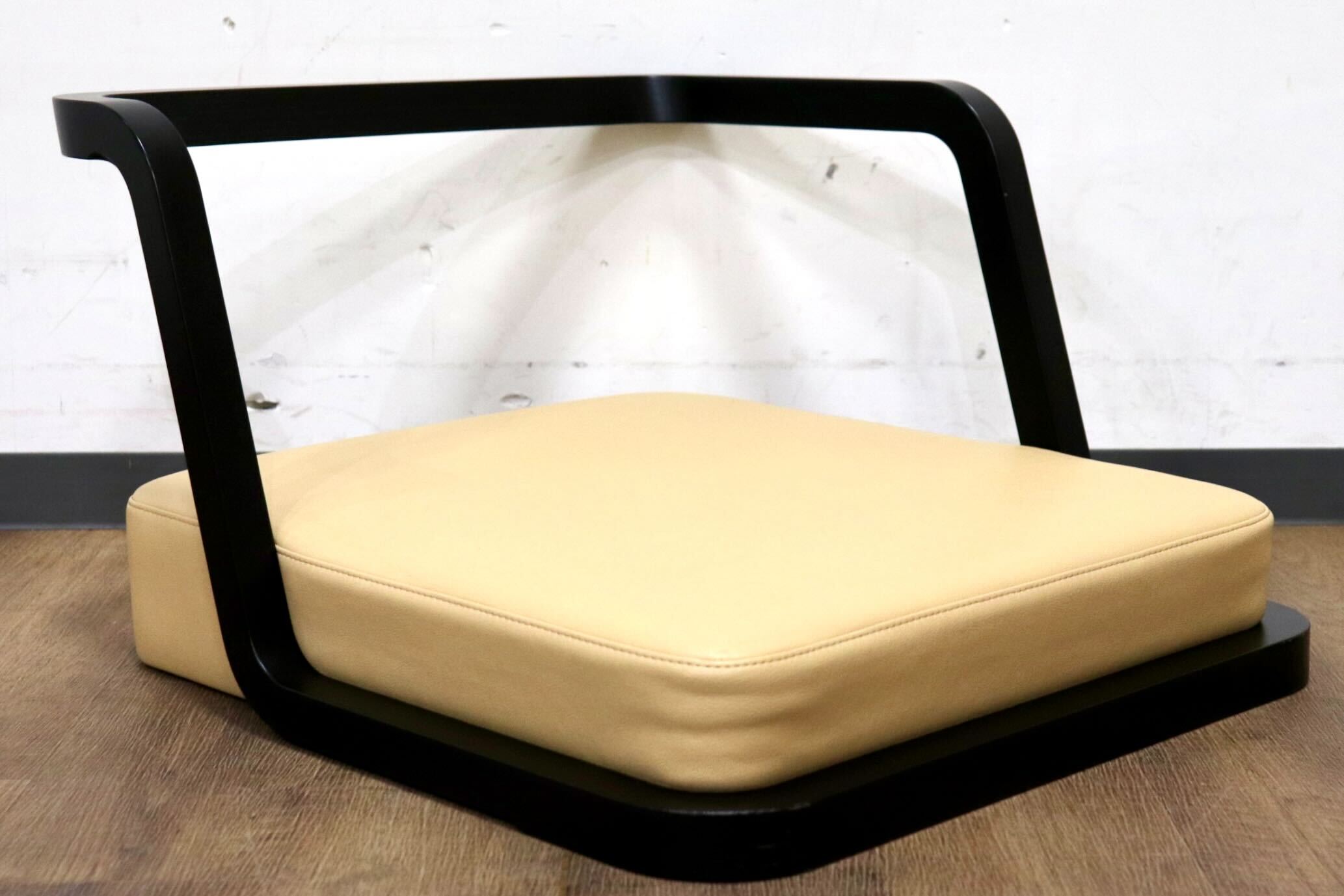 GMHO133D○天童木工 / Tendo 座椅子 ローチェア 椅子 チェア スタッキング 和家具 和モダン 座敷 合皮 ベージュ ビーチ材 定価約11万