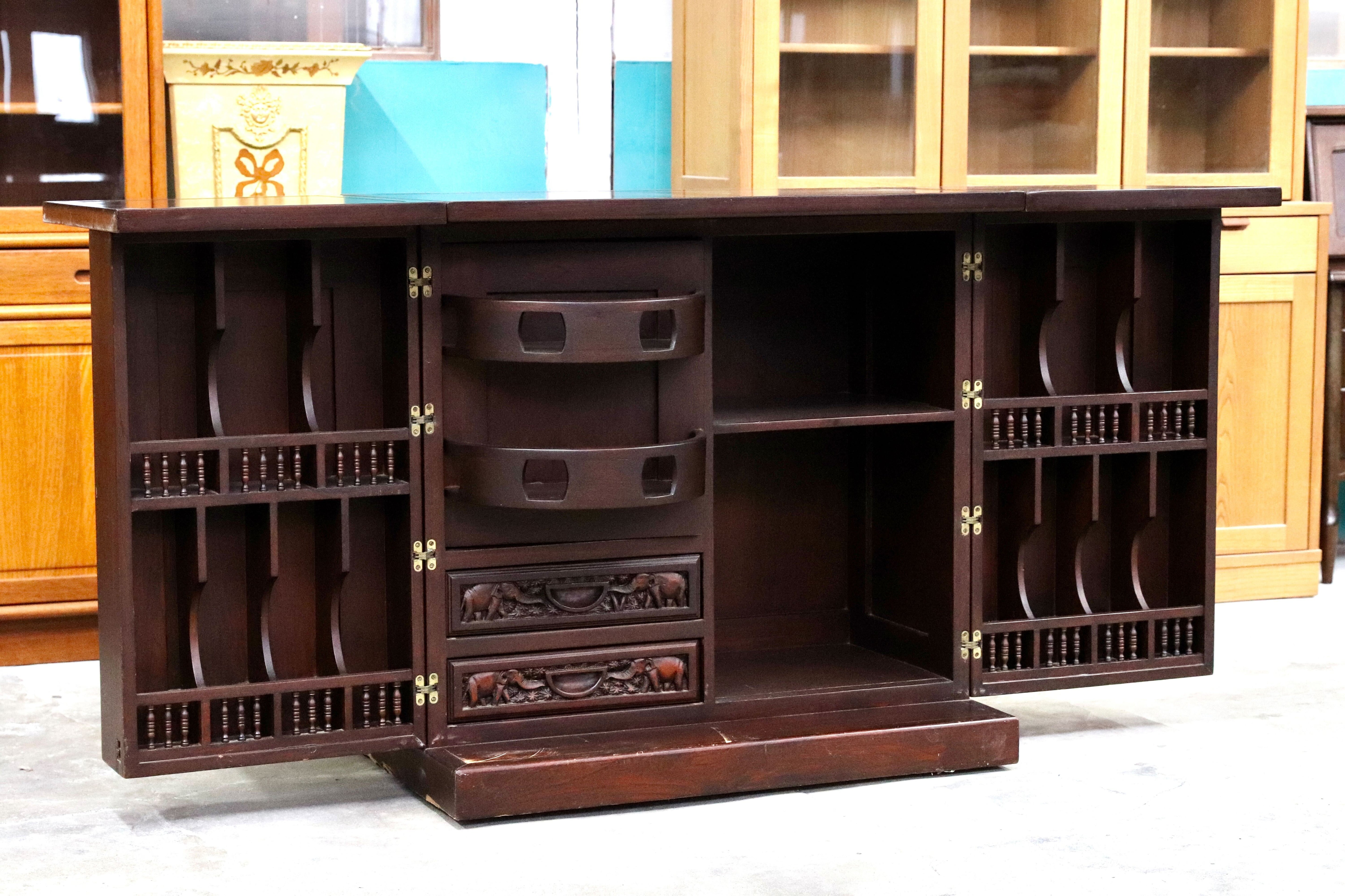GMHS459○アジアン 中国美術 唐木家具 ワインラック サイドボード リビングボード アンティーク キャビネット キャスター付き