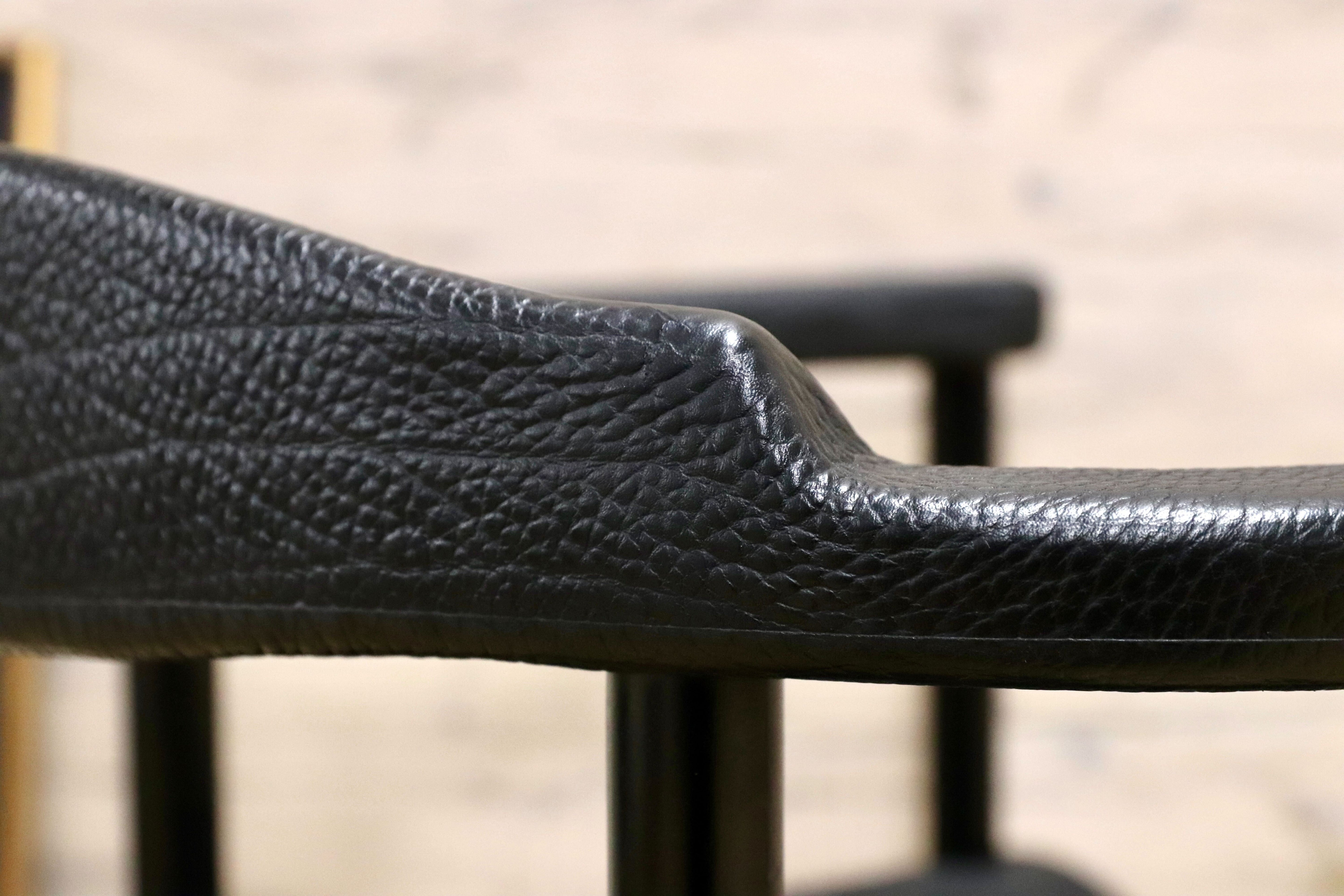 GMGK465A○レオナルド アームチェア ブラック スイス デザイナーズ家具 チェア 椅子 INTER-DECOR取扱い 検)Cassina Strassle Collection