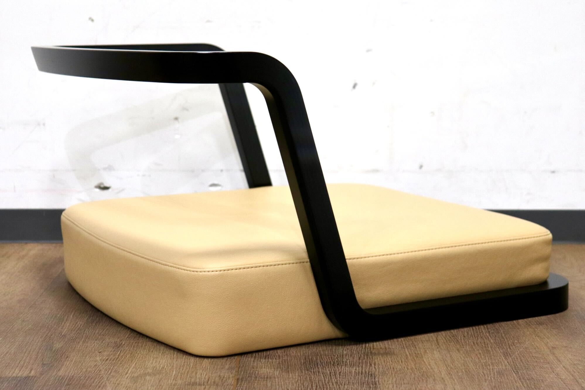 GMHO133D○天童木工 / Tendo 座椅子 ローチェア 椅子 チェア スタッキング 和家具 和モダン 座敷 合皮 ベージュ ビーチ材 定価約11万