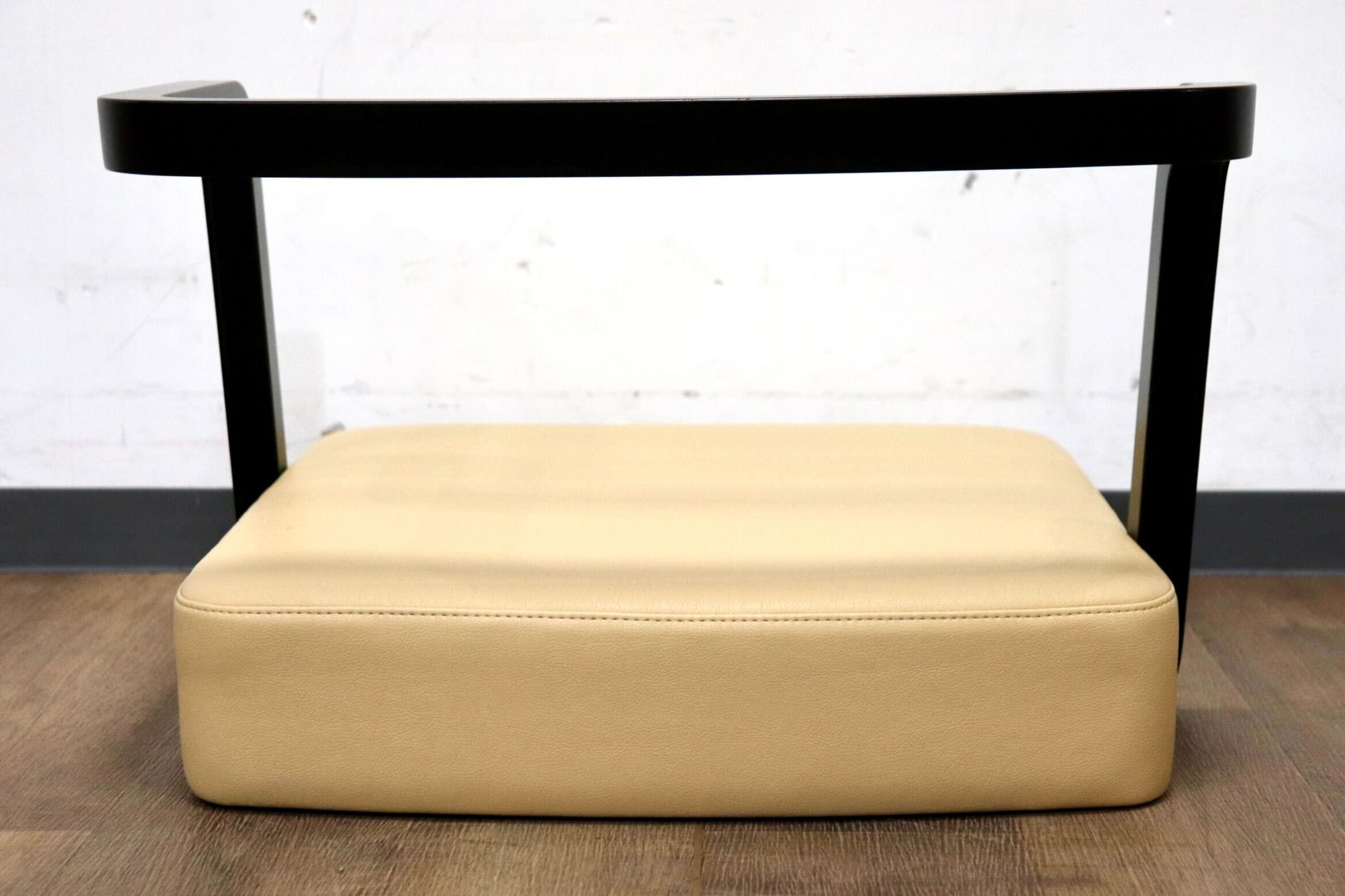 GMHO133D○天童木工 / Tendo 座椅子 ローチェア 椅子 チェア スタッキング 和家具 和モダン 座敷 合皮 ベージュ ビーチ材 定価約11万