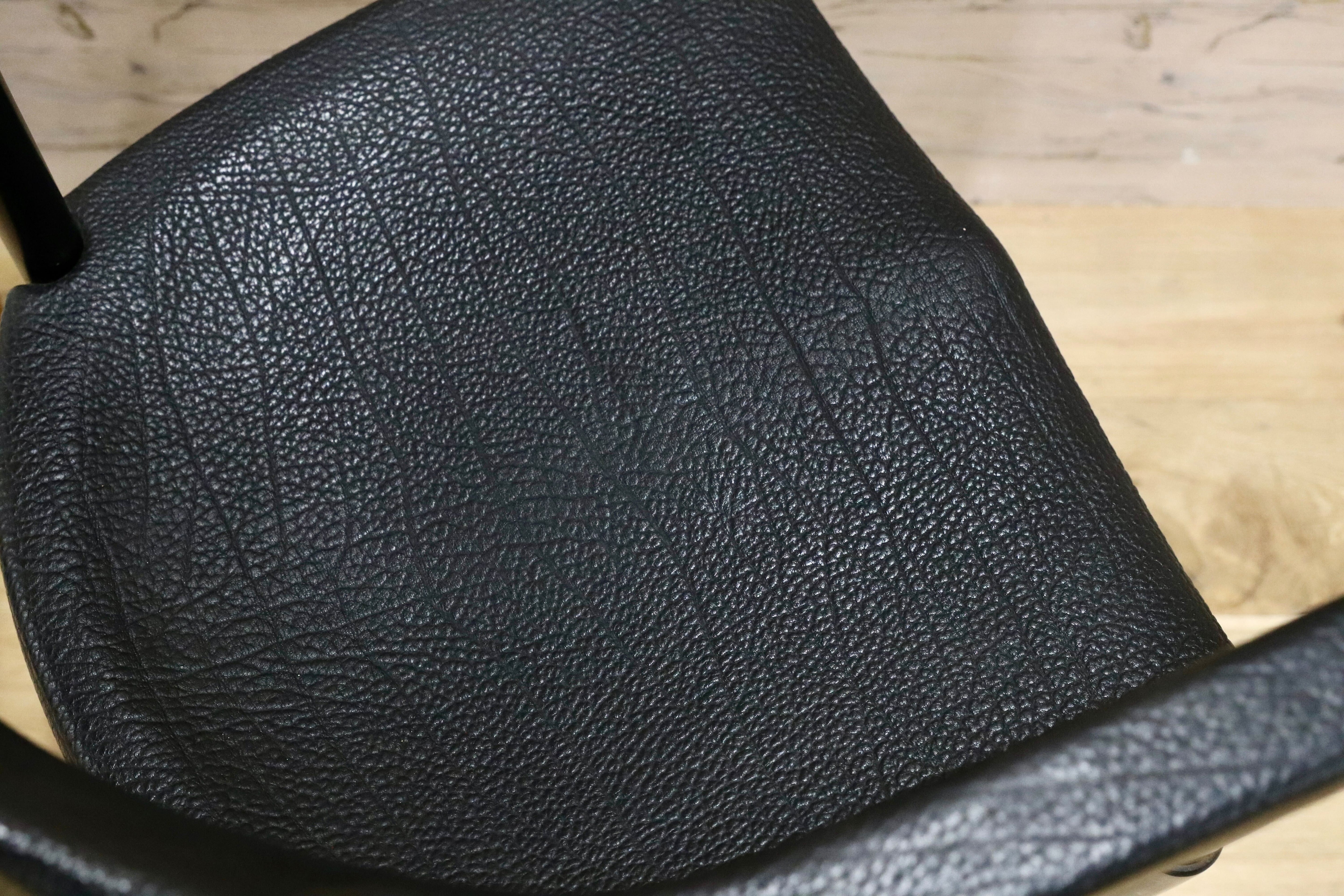 GMGK465B○レオナルド アームチェア ブラック スイス デザイナーズ家具 チェア 椅子 INTER-DECOR取扱い 検)Cassina Strassle Collection