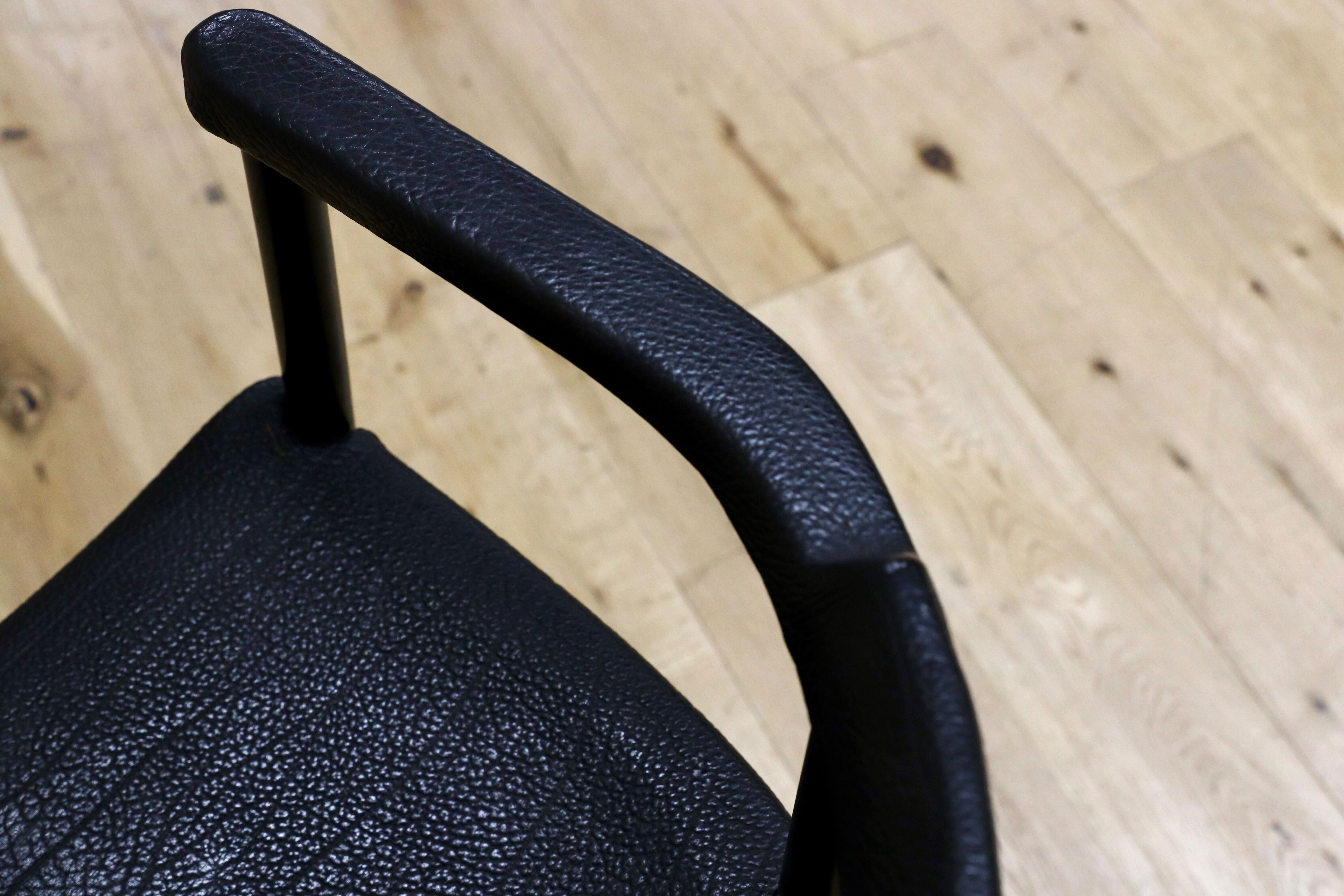 GMGK465B○レオナルド アームチェア ブラック スイス デザイナーズ家具 チェア 椅子 INTER-DECOR取扱い 検)Cassina Strassle Collection