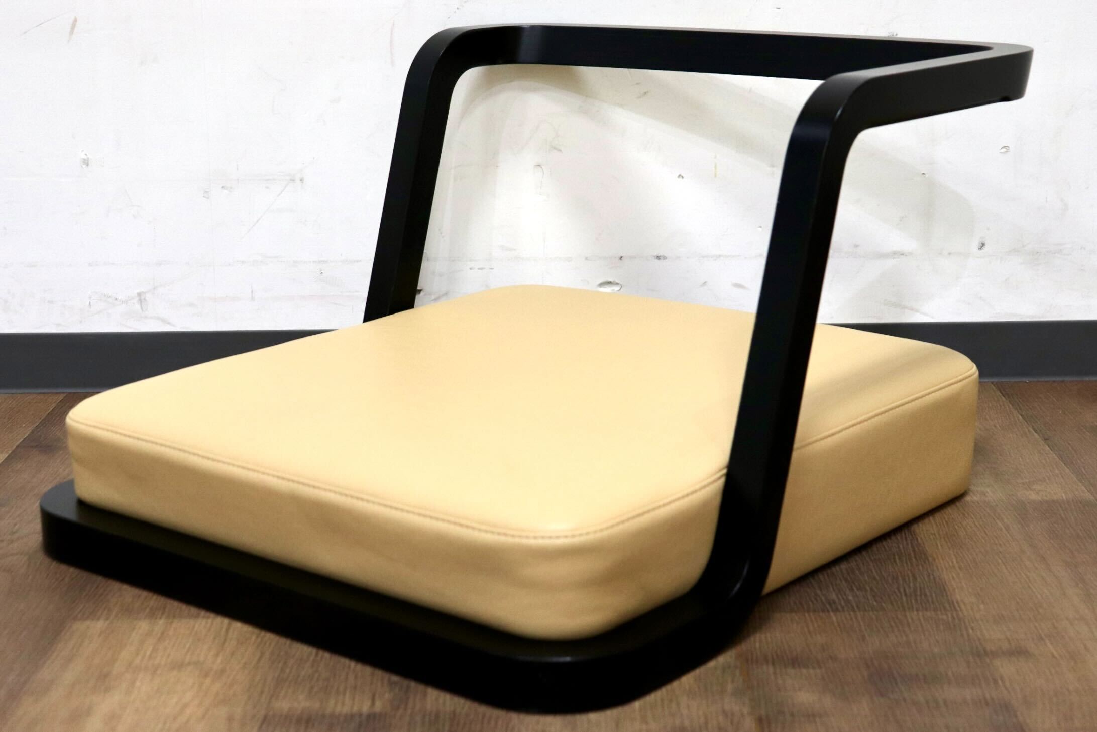 GMHO133F○天童木工 / Tendo 座椅子 ローチェア 椅子 チェア スタッキング 和家具 和モダン 座敷 合皮 ベージュ ビーチ材 定価約11万