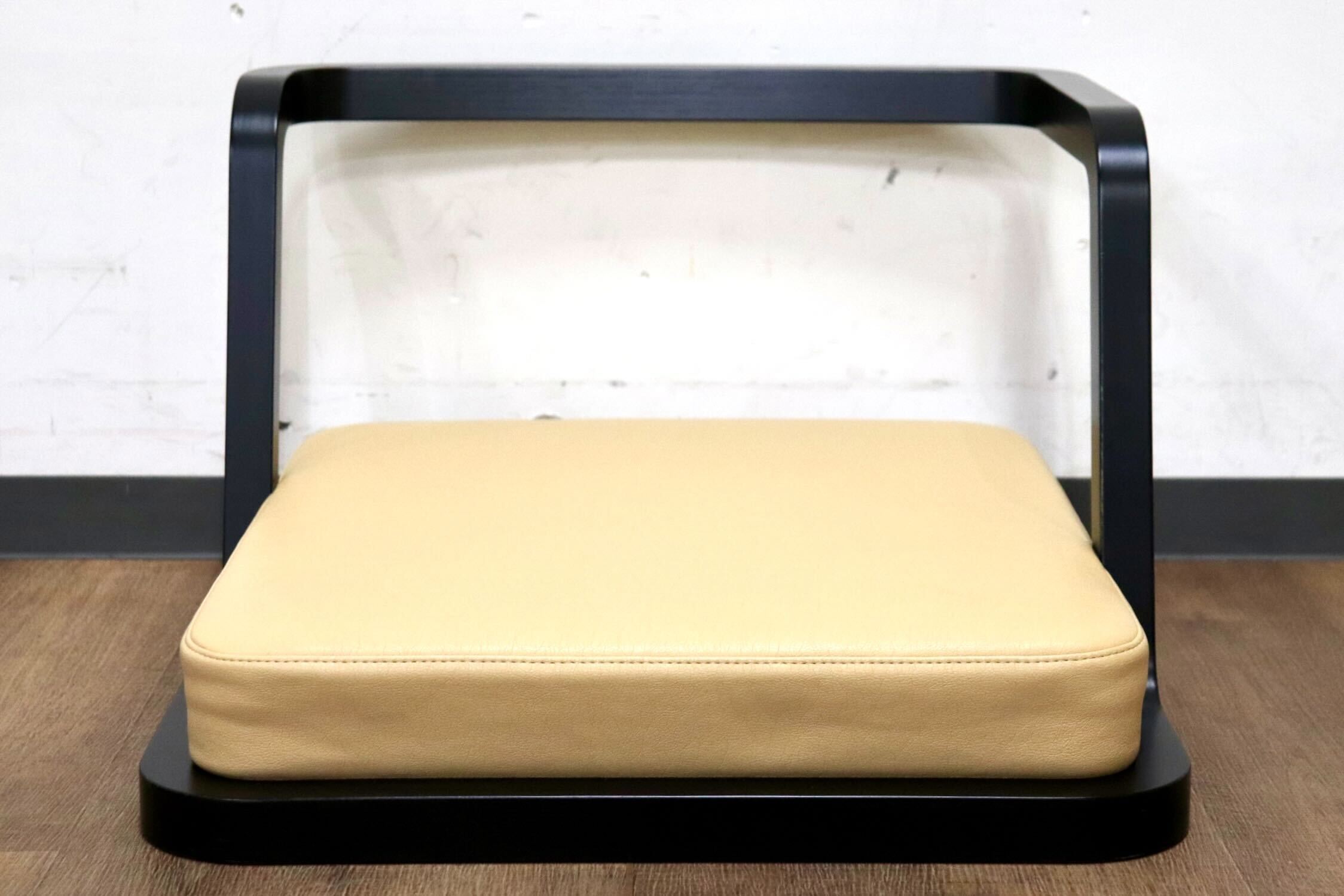 GMHO133F○天童木工 / Tendo 座椅子 ローチェア 椅子 チェア スタッキング 和家具 和モダン 座敷 合皮 ベージュ ビーチ材 定価約11万