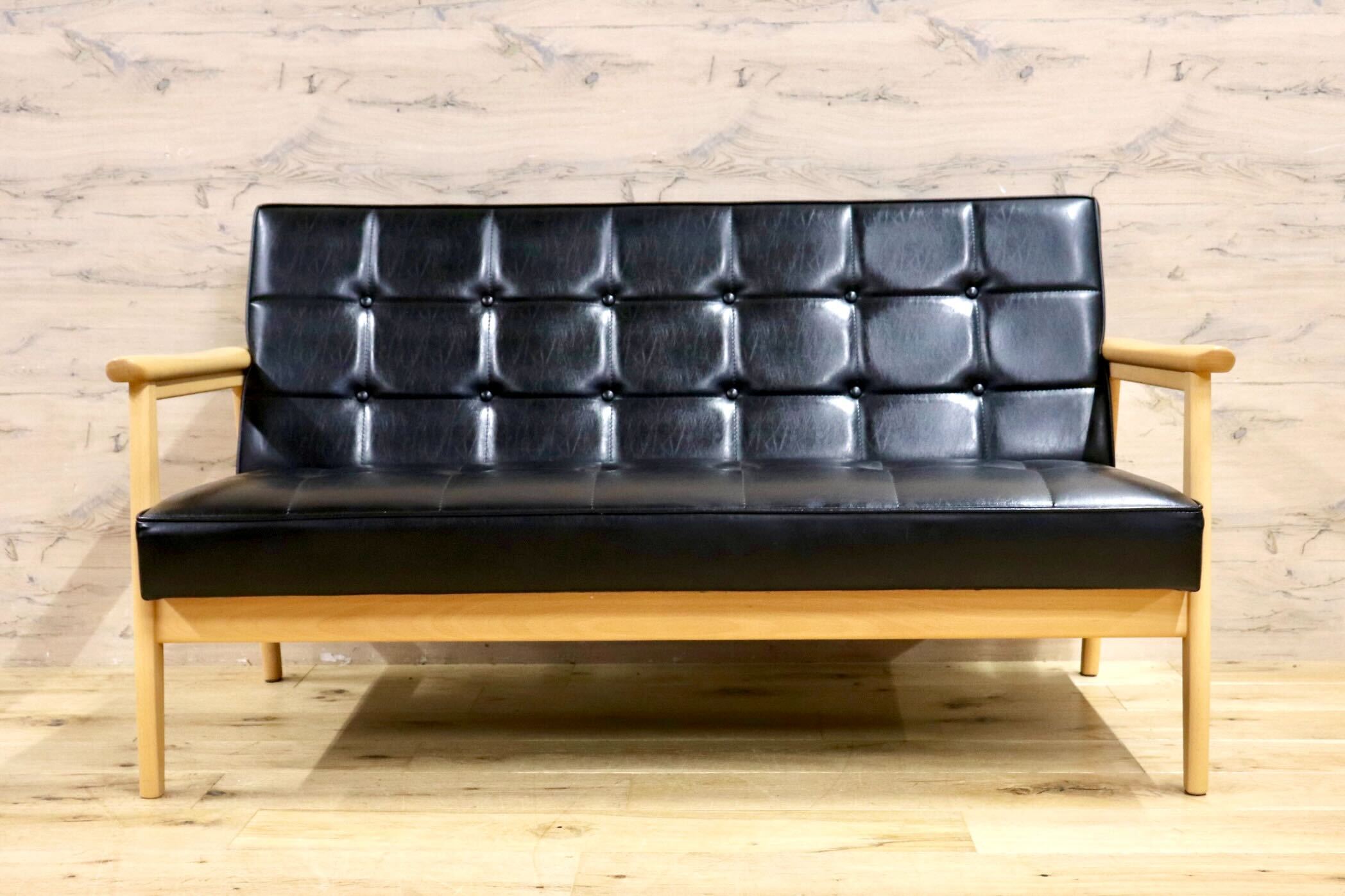 GMIK640A○カリモク60 Kチェア 2シーター スタンダードブラック 合成皮革 長椅子 2人掛けソファ ラブソファ