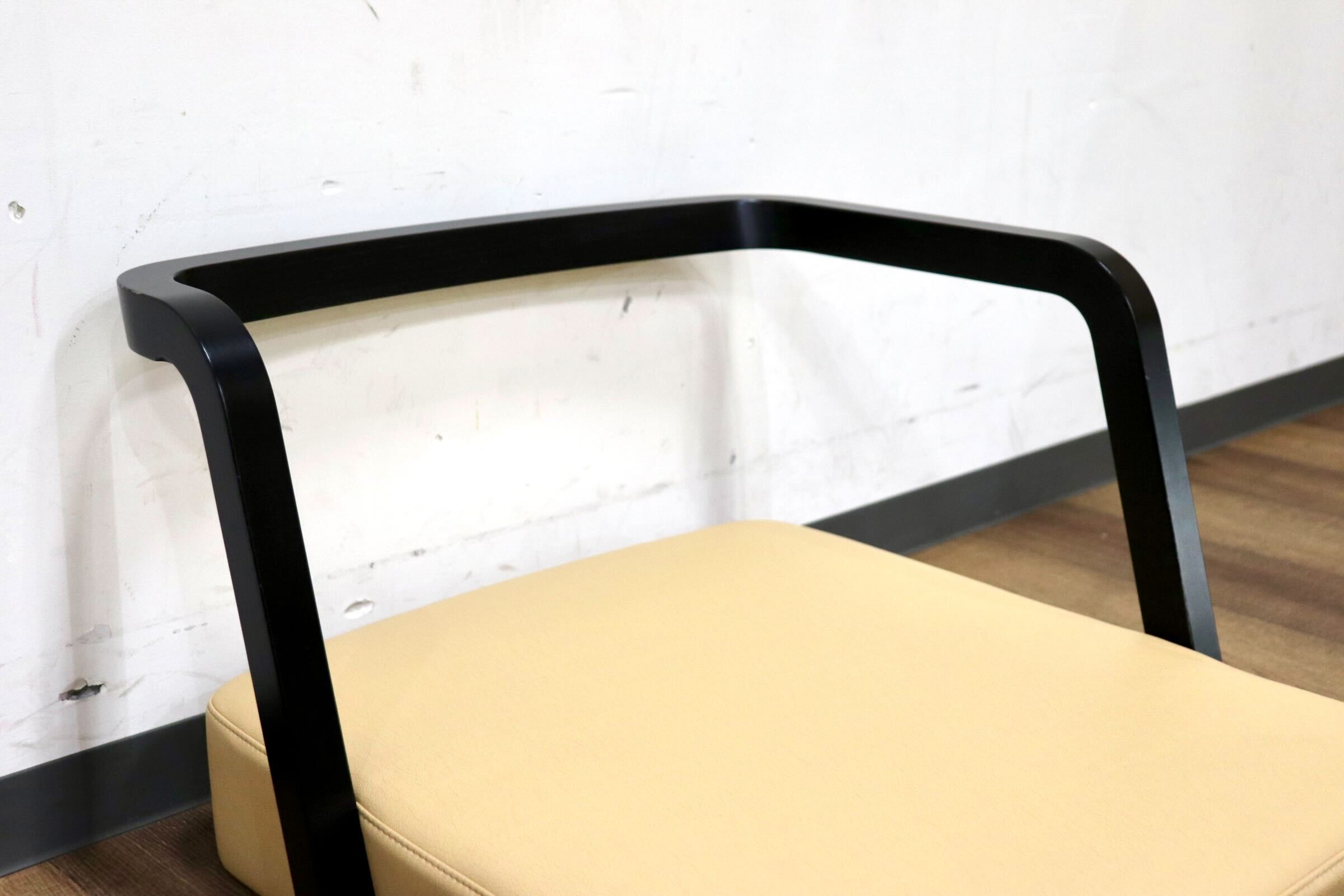 GMHO133F○天童木工 / Tendo 座椅子 ローチェア 椅子 チェア スタッキング 和家具 和モダン 座敷 合皮 ベージュ ビーチ材 定価約11万