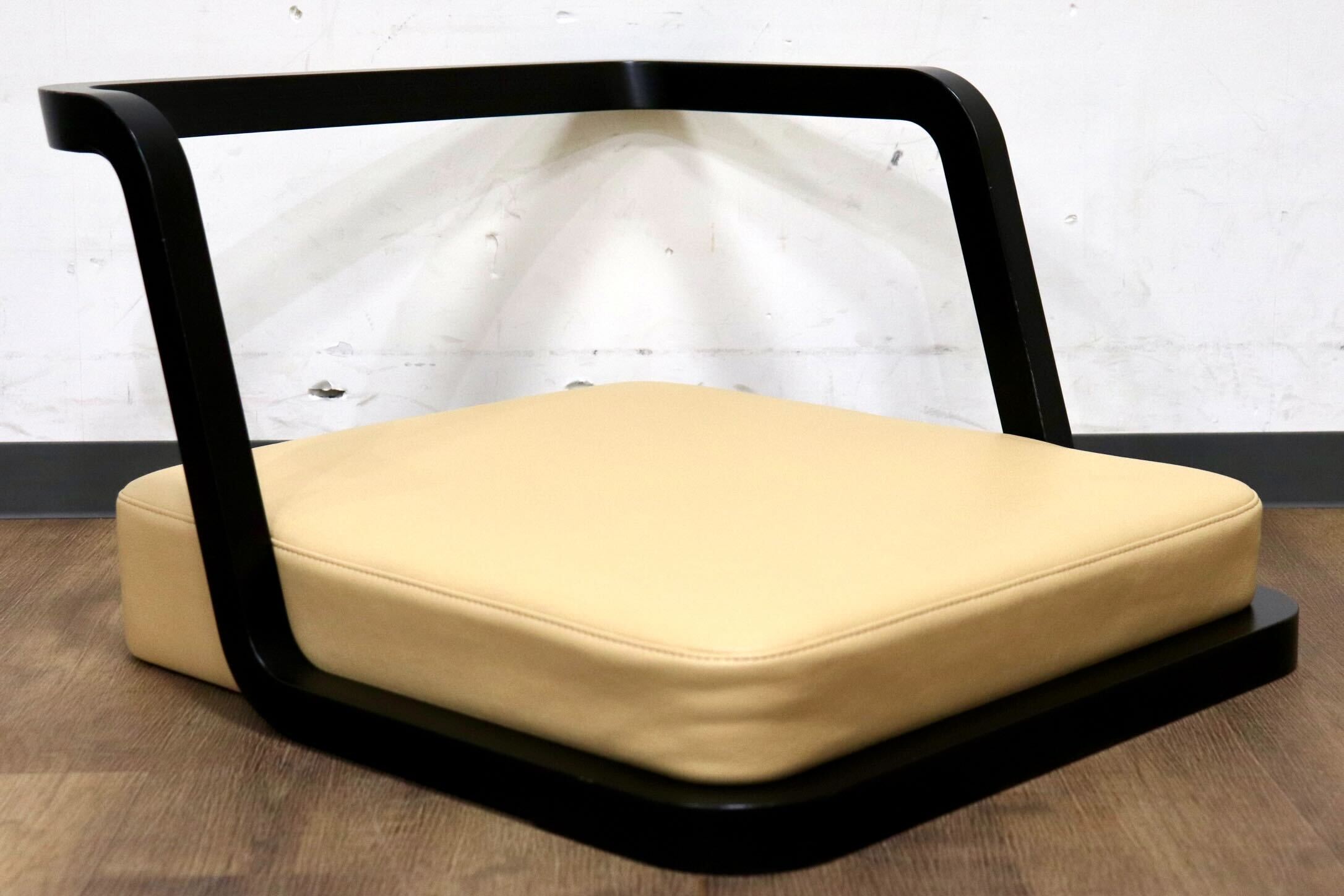 GMHO133F○天童木工 / Tendo 座椅子 ローチェア 椅子 チェア スタッキング 和家具 和モダン 座敷 合皮 ベージュ ビーチ材 定価約11万