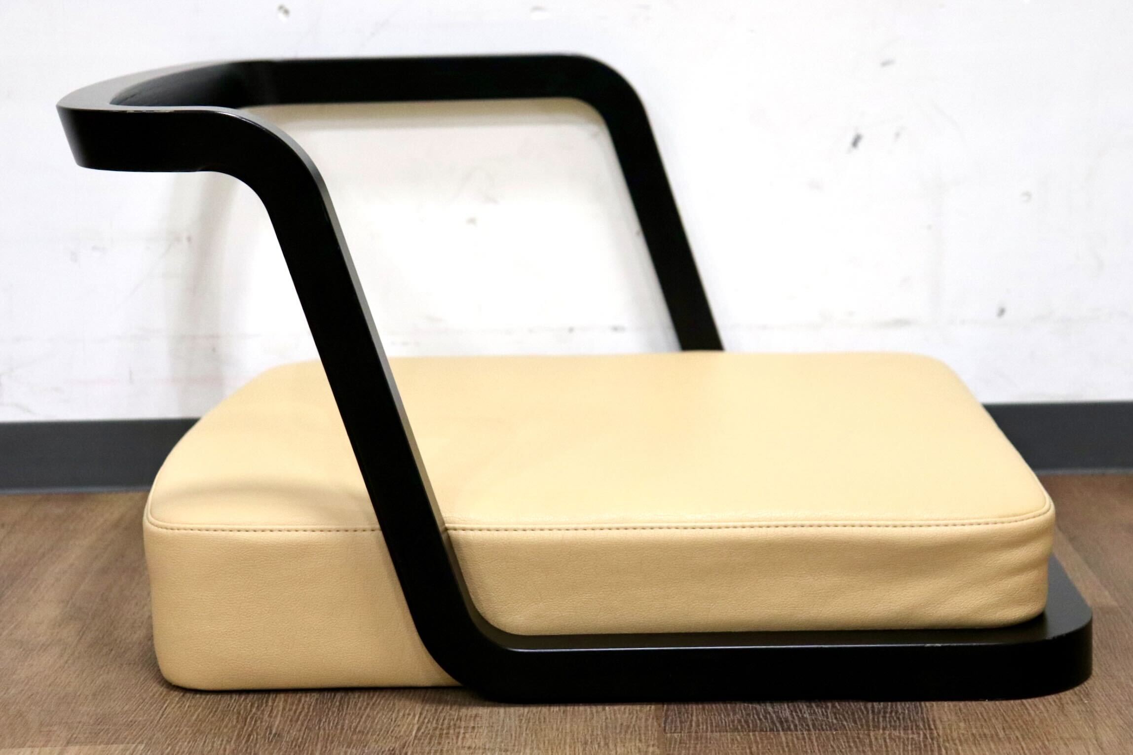 GMHO133F○天童木工 / Tendo 座椅子 ローチェア 椅子 チェア スタッキング 和家具 和モダン 座敷 合皮 ベージュ ビーチ材 定価約11万