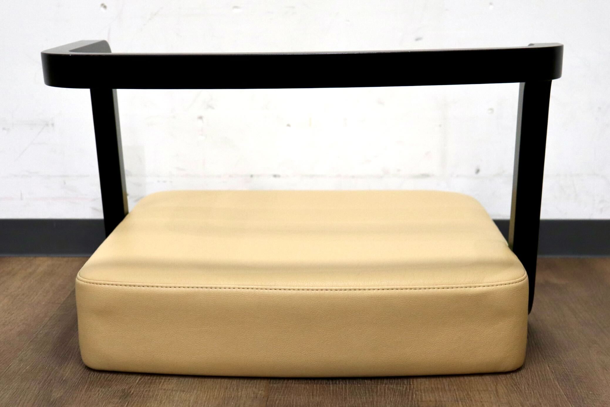 GMHO133F○天童木工 / Tendo 座椅子 ローチェア 椅子 チェア スタッキング 和家具 和モダン 座敷 合皮 ベージュ ビーチ材 定価約11万