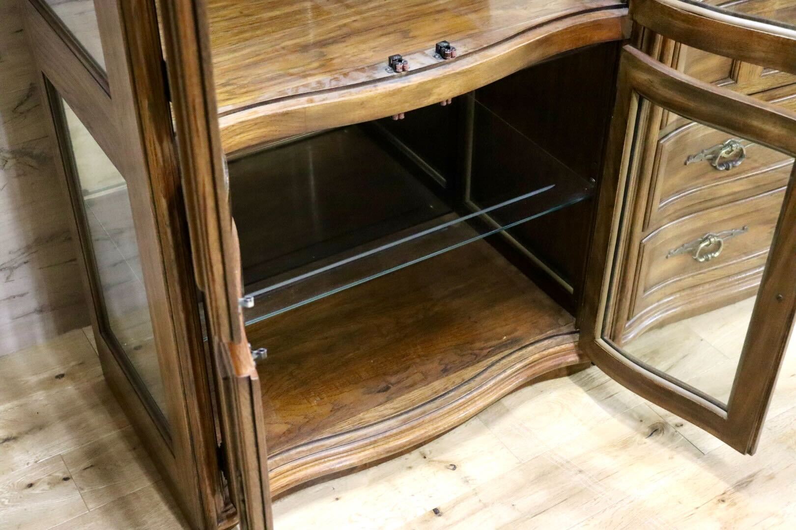 GMHH323○DREXEL HERITAGE /ドレクセルヘリテイジ Grand Villa グランドヴィラ ガラスキャビネット 飾り棚 最高級 約280万※発送不可
