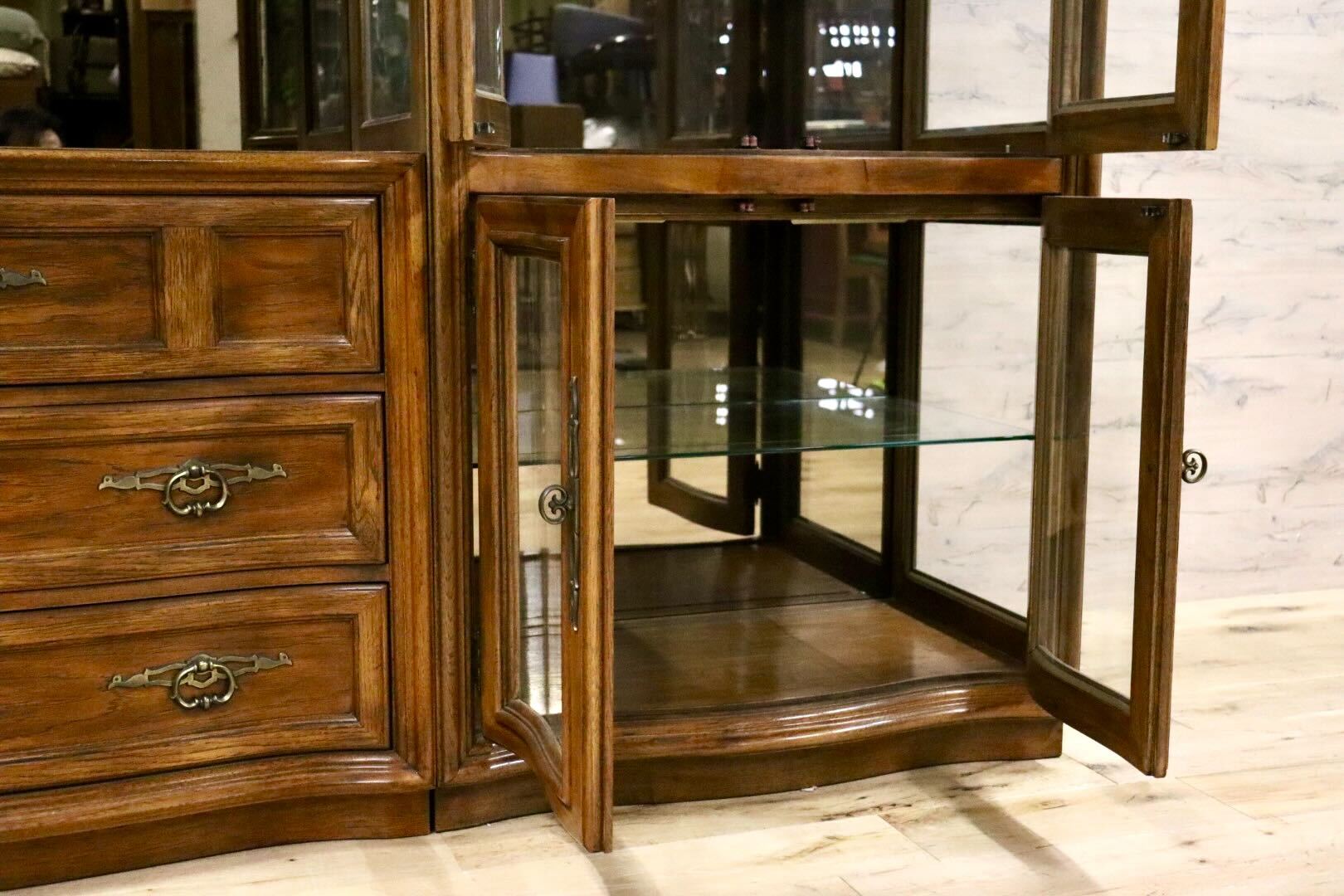 GMHH323○DREXEL HERITAGE /ドレクセルヘリテイジ Grand Villa グランドヴィラ ガラスキャビネット 飾り棚 最高級 約280万※発送不可