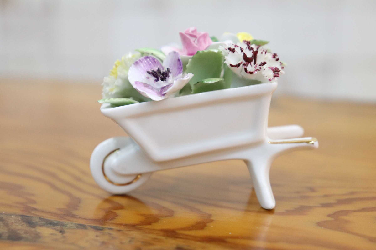 GMJO137K◯Royal Doulton / ロイヤルドルトン 陶花 手押し車 花車 置物 オブジェ 陶器 インテリア フラワー 英国 ヴィンテージ 美品