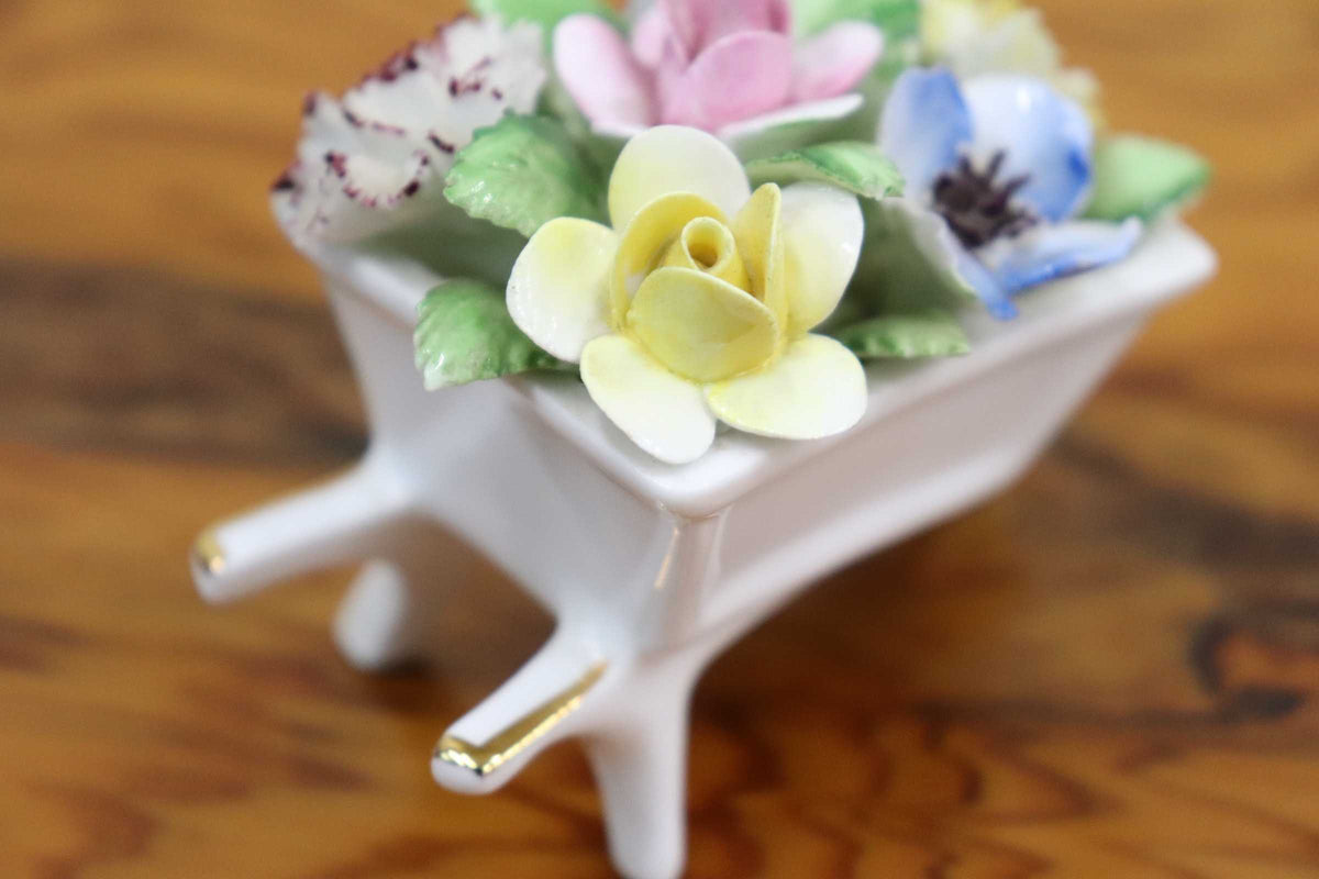 GMJO137K◯Royal Doulton / ロイヤルドルトン 陶花 手押し車 花車 置物 オブジェ 陶器 インテリア フラワー 英国 ヴィンテージ 美品