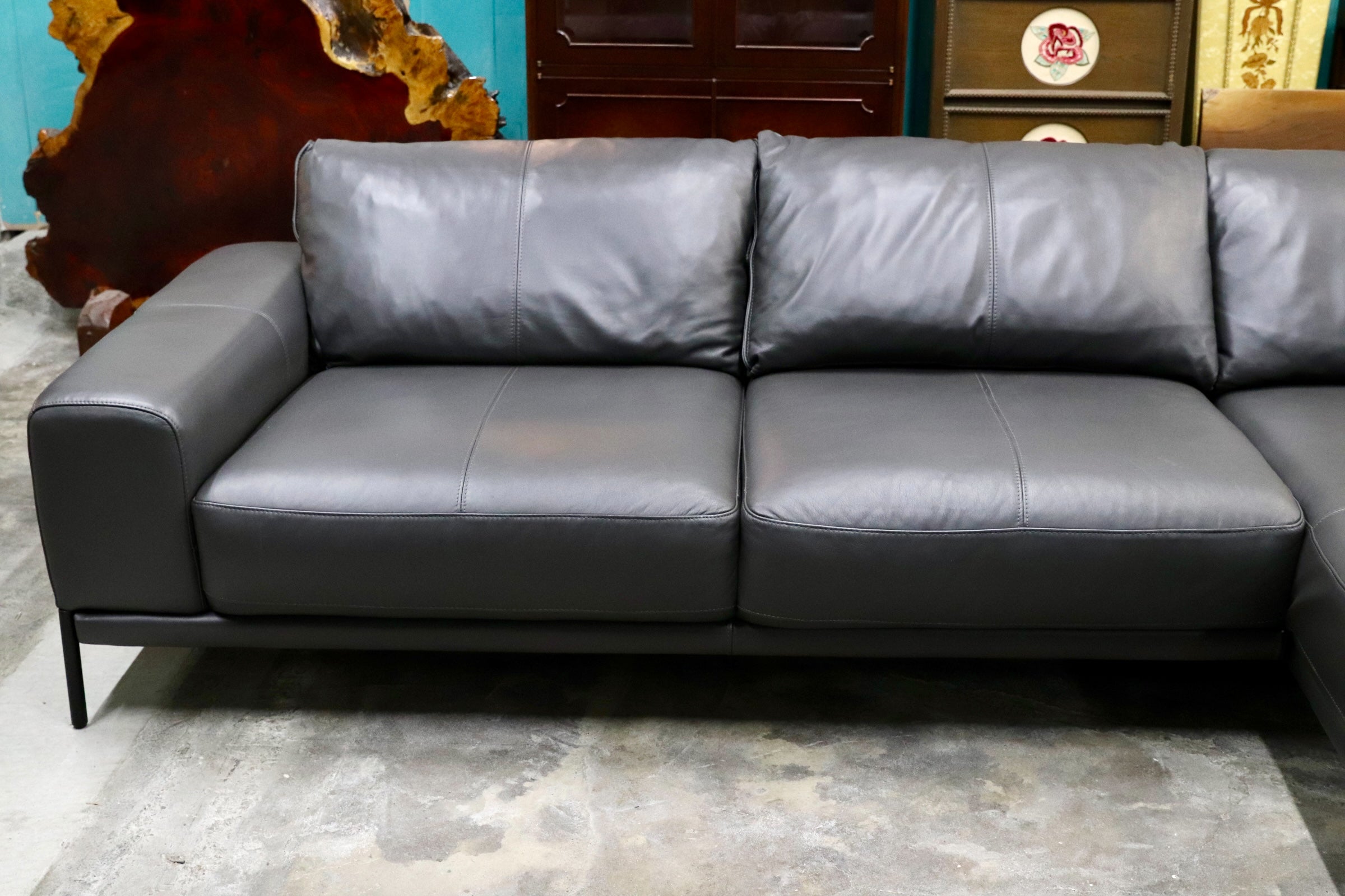 GMJK222○LIVING HOUSE / リビングハウス WEBB ウェッブ カウチソファ 本革 ダークグレー モダン 現行 定価約81万円 モデルルーム展示品