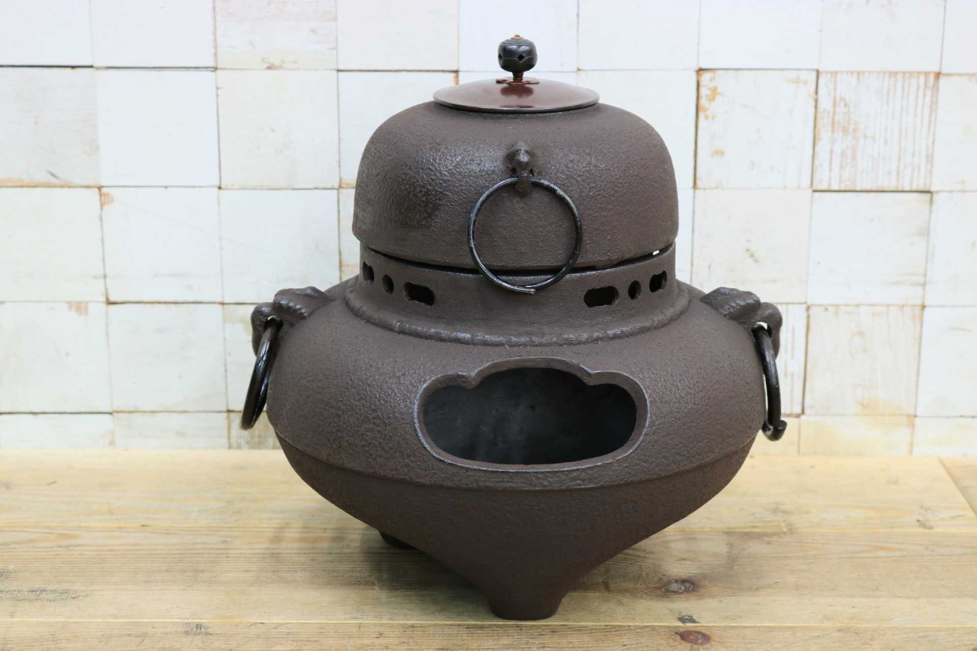 GMJK363A◯いち楽 鬼面風炉 茶釜 釜鐶付 風炉釜 茶道具 鉄器 鉄製 古道具 煎茶道具 茶道 風炉 鉄釜 時代物 伝統工芸