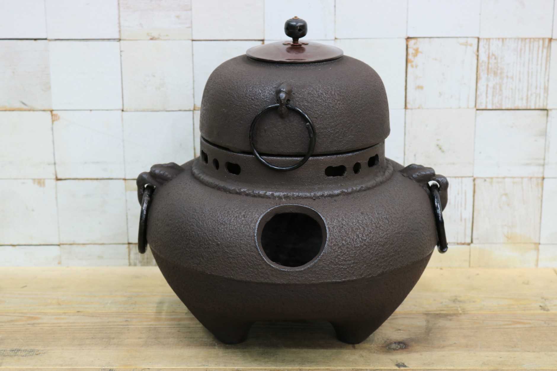 GMJK363A◯いち楽 鬼面風炉 茶釜 釜鐶付 風炉釜 茶道具 鉄器 鉄製 古道具 煎茶道具 茶道 風炉 鉄釜 時代物 伝統工芸