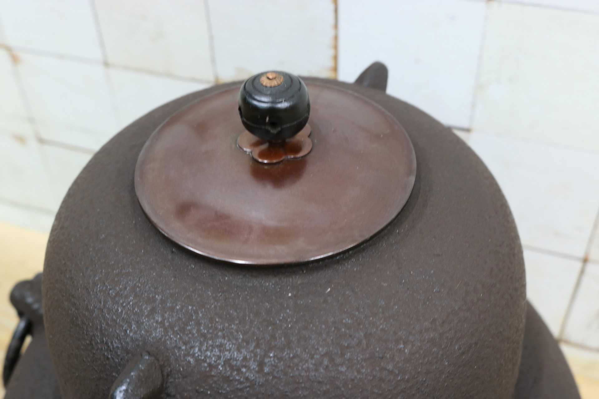 GMJK363A◯いち楽 鬼面風炉 茶釜 釜鐶付 風炉釜 茶道具 鉄器 鉄製 古道具 煎茶道具 茶道 風炉 鉄釜 時代物 伝統工芸