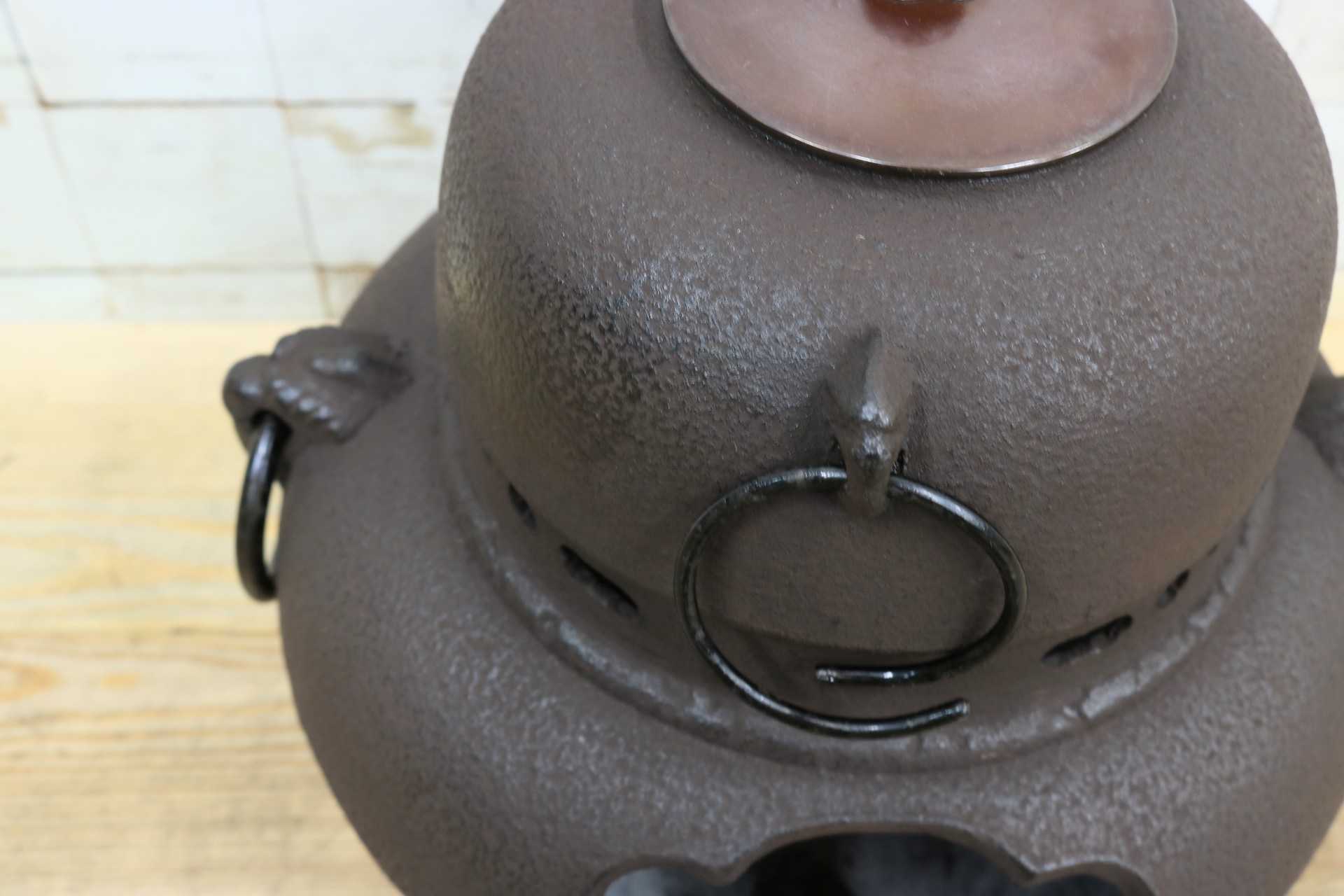 GMJK363A◯いち楽 鬼面風炉 茶釜 釜鐶付 風炉釜 茶道具 鉄器 鉄製 古道具 煎茶道具 茶道 風炉 鉄釜 時代物 伝統工芸