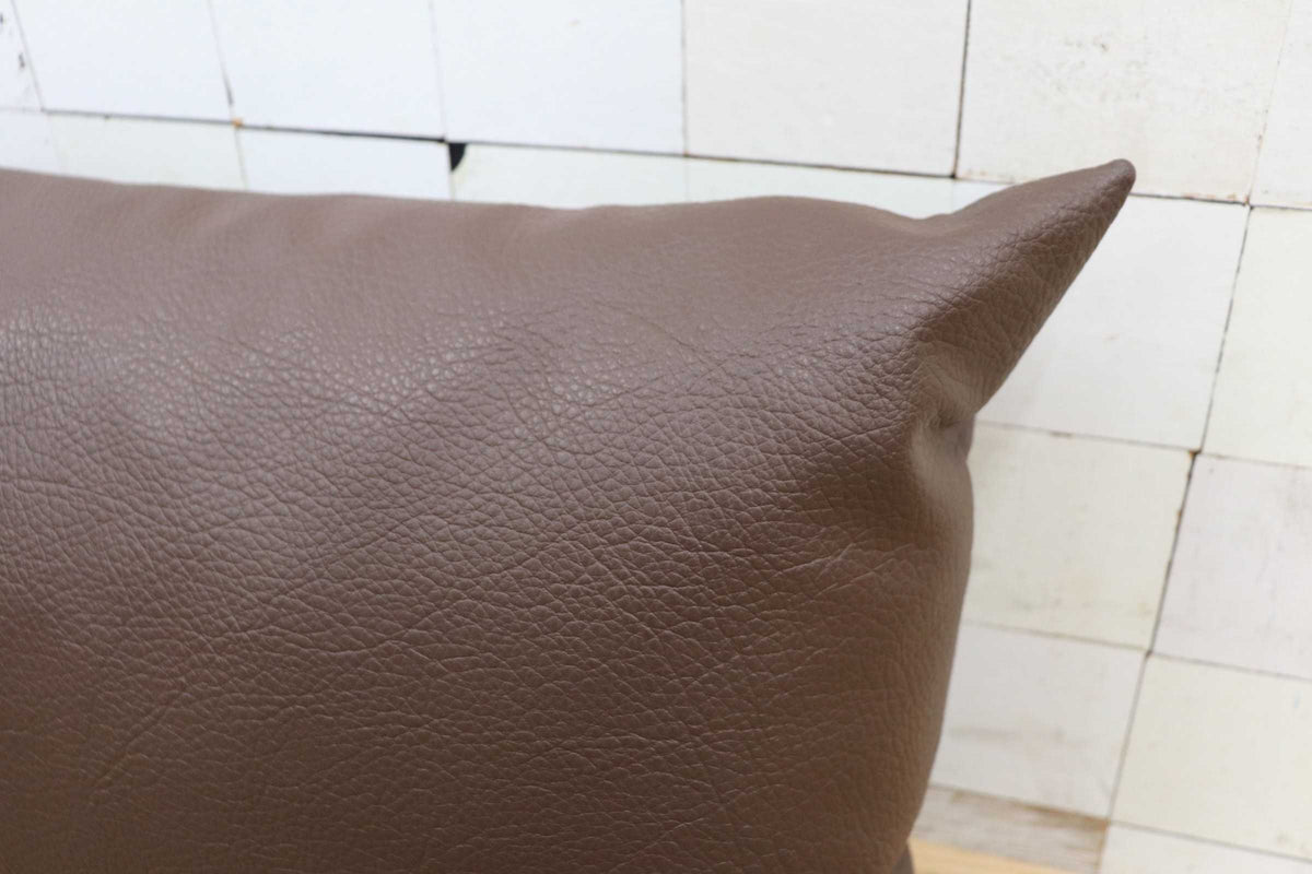 GMJK124◯IDC大塚家具 クッション ロングクッション 長方形 ブラウン 合皮 インテリア モダン 展示品