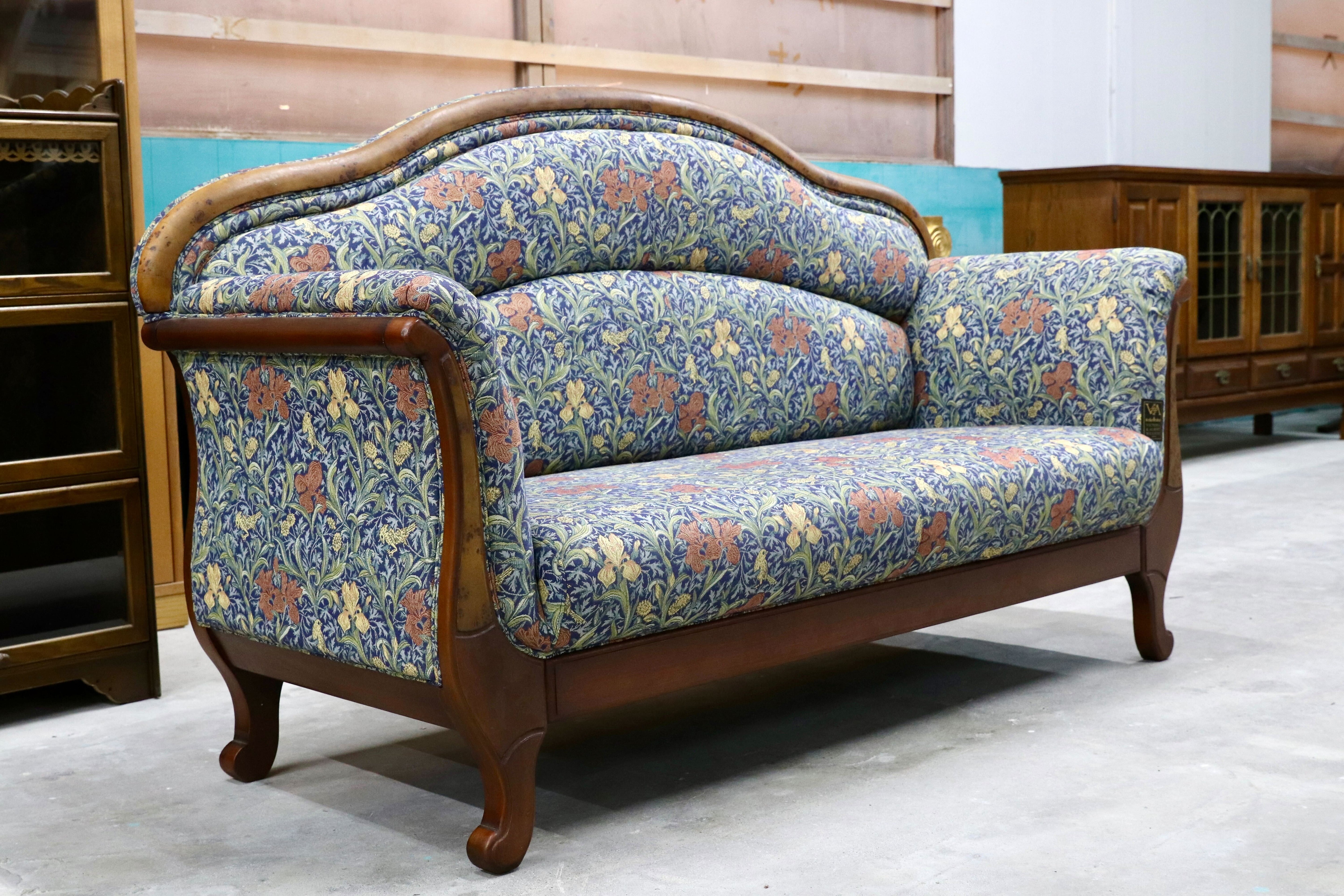 GMHS477○TECHNA / テクナ 2人掛けソファ ラブソファ ファブリック 店舗 オフィス 什器 クラシック モダン VICTORIA&ALBERT MUSEUM