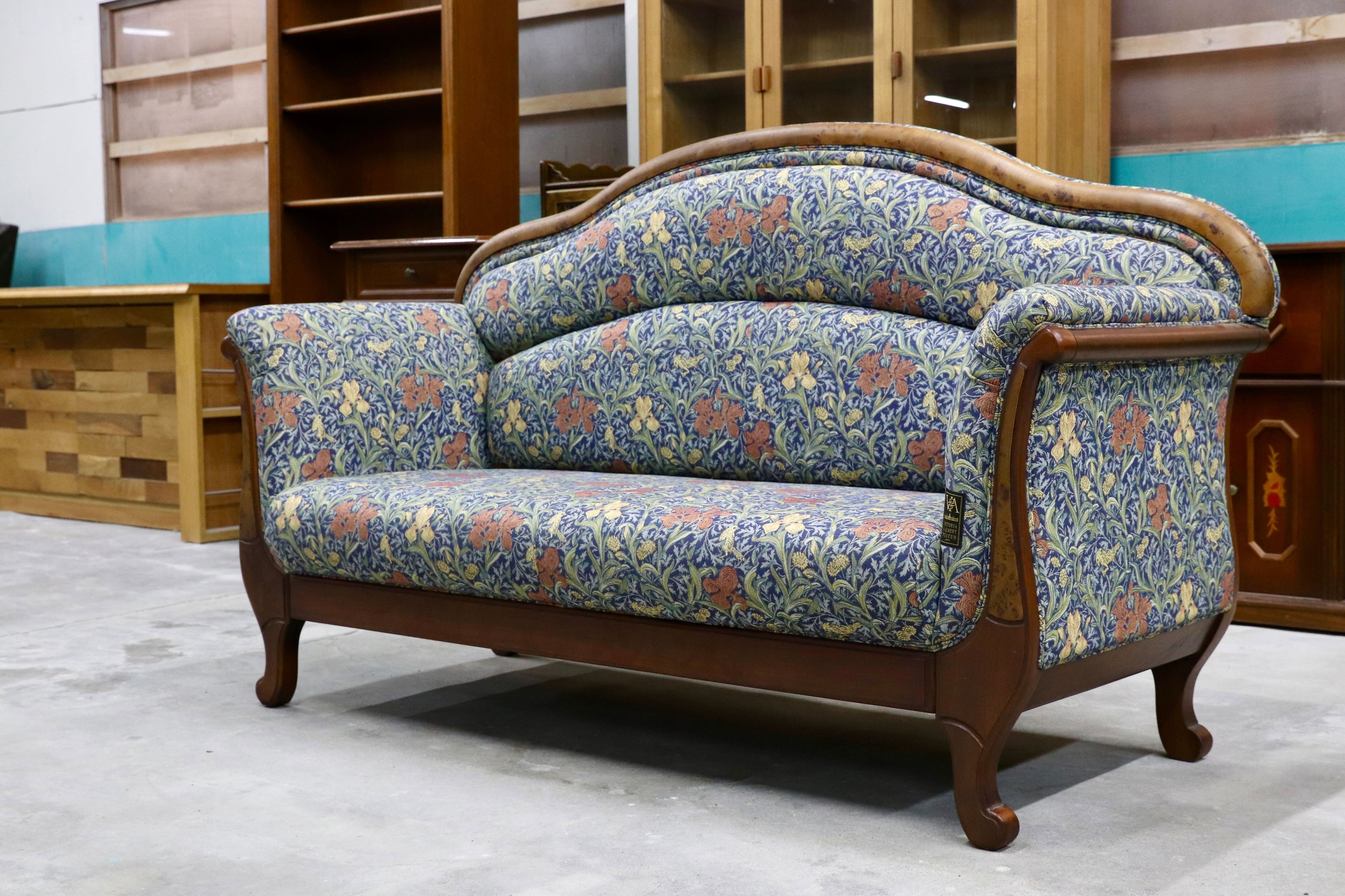 GMHS477○TECHNA / テクナ 2人掛けソファ ラブソファ ファブリック 店舗 オフィス 什器 クラシック モダン VICTORIA&ALBERT MUSEUM