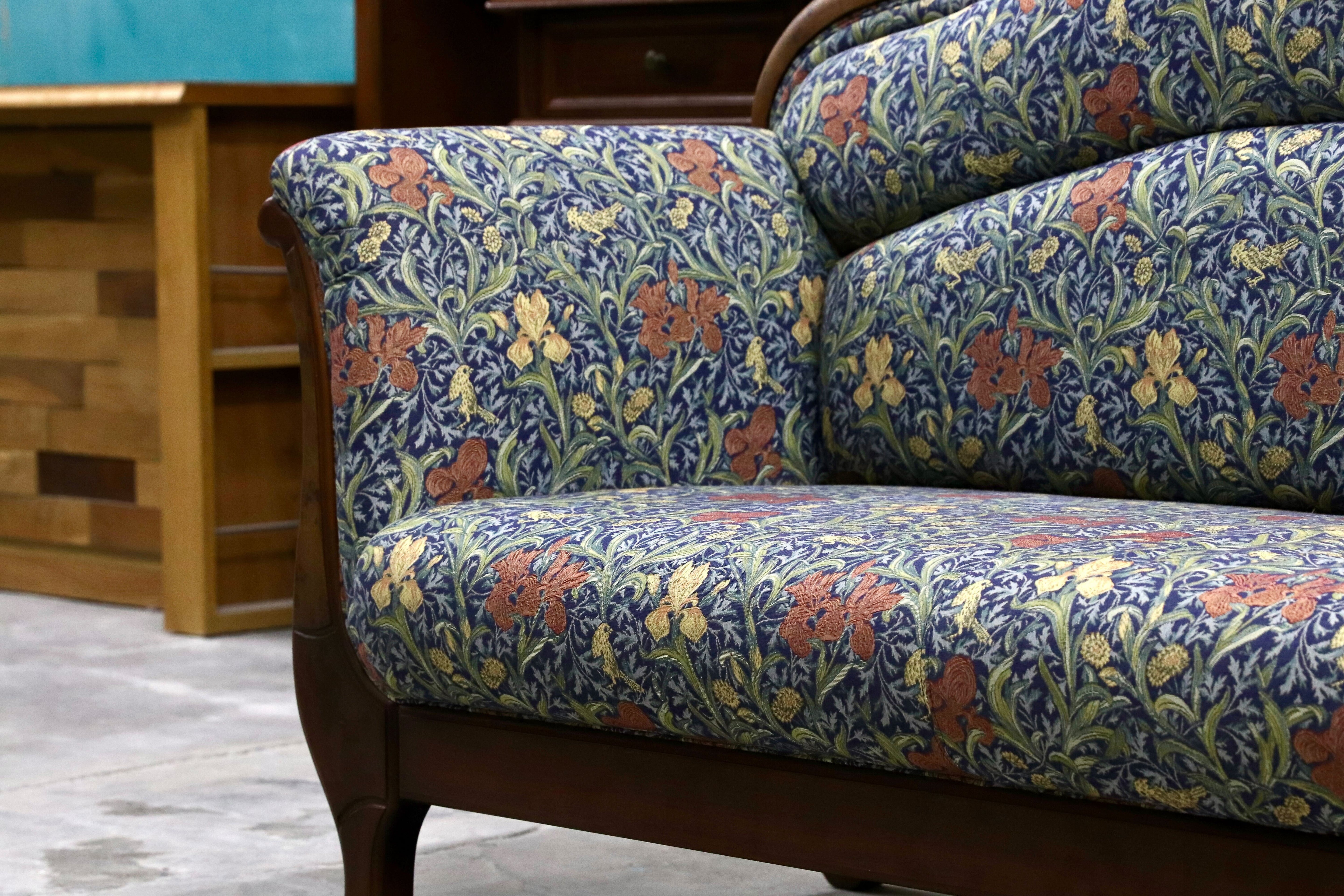 GMHS477○TECHNA / テクナ 2人掛けソファ ラブソファ ファブリック 店舗 オフィス 什器 クラシック モダン VICTORIA&ALBERT MUSEUM