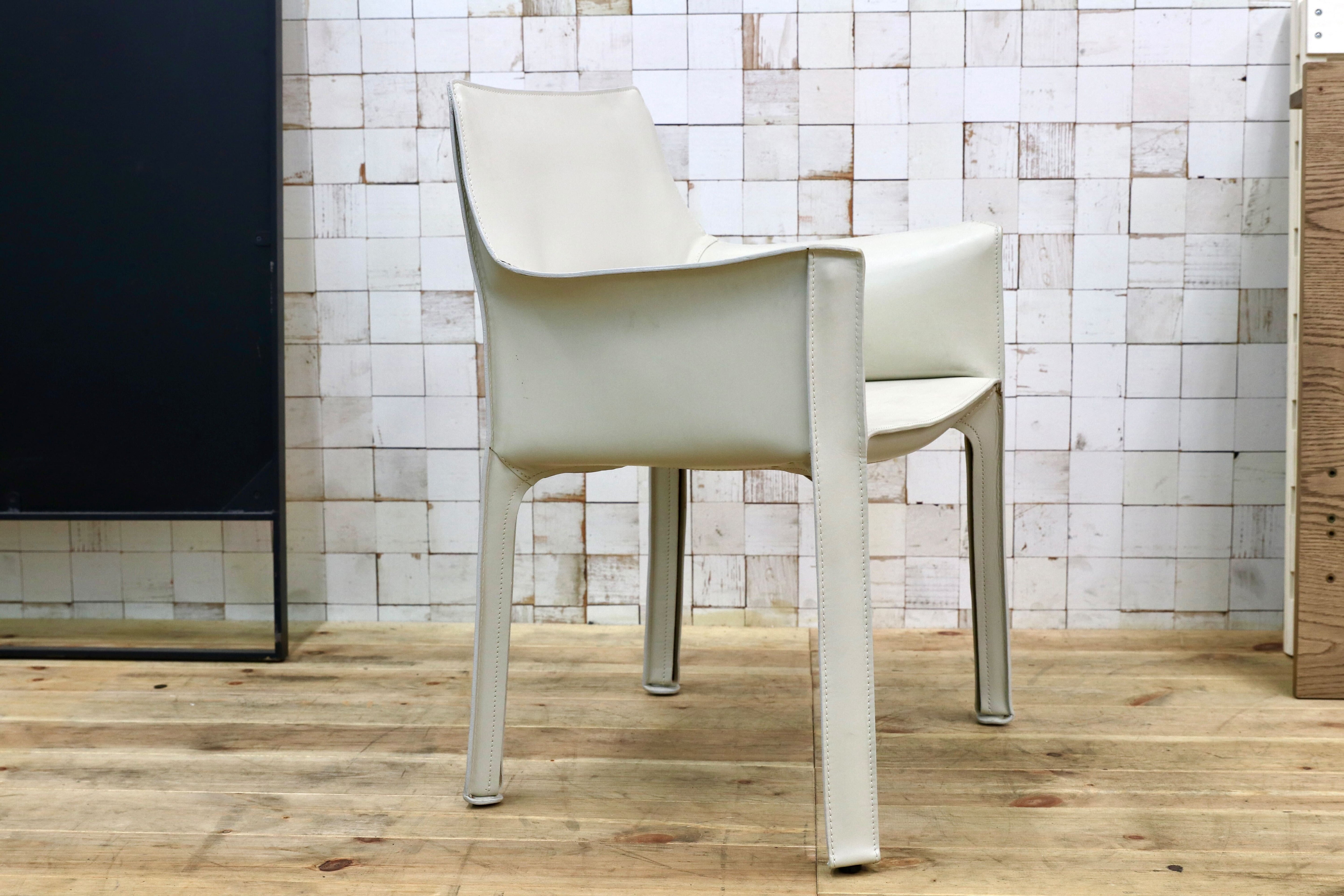 GMIO74A○Cassina / カッシーナ 413 CAB キャブアームチェア マリオ・ベリーニ 椅子 マットアイボリー レザー イタリアモダン 定価50.6万