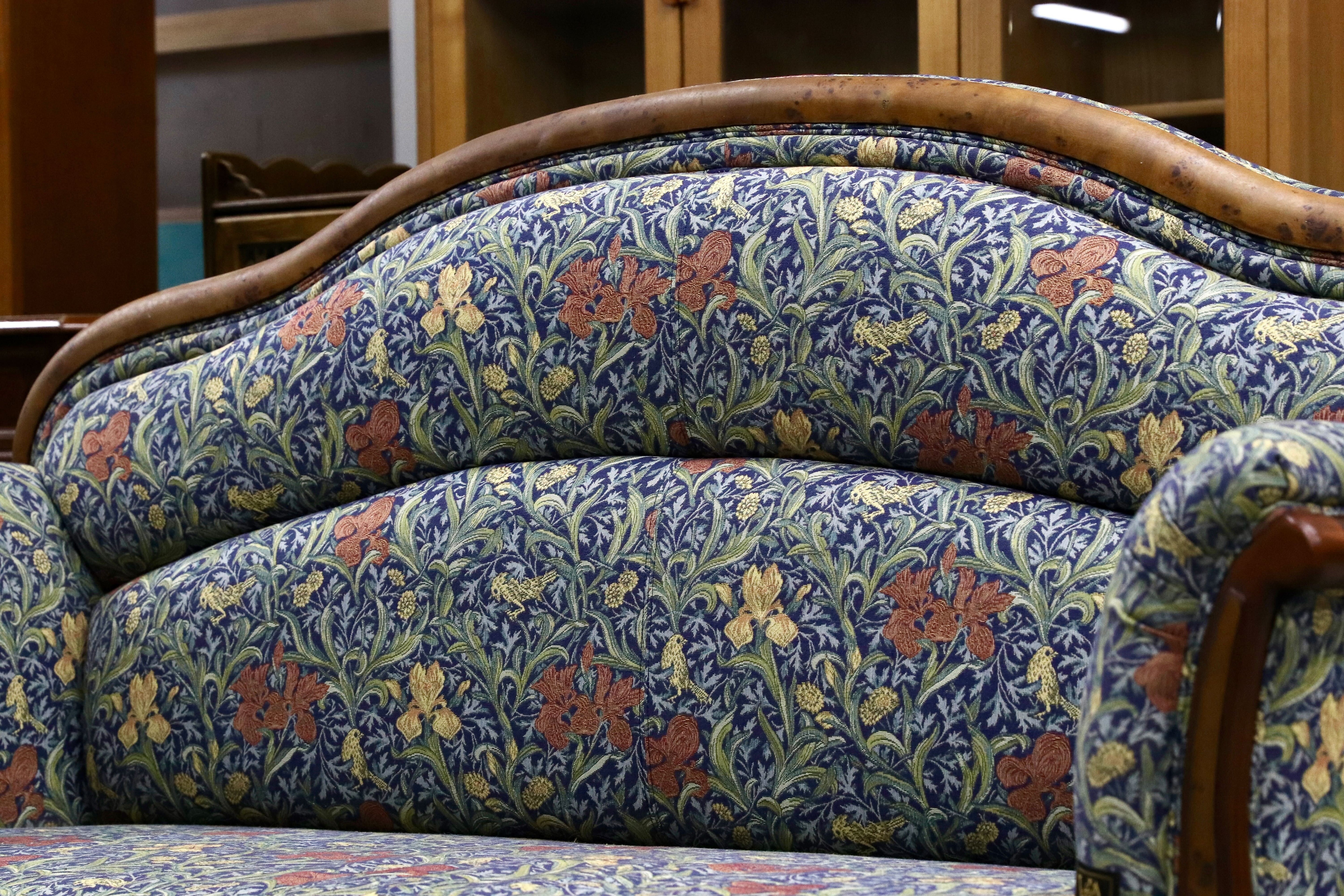 GMHS477○TECHNA / テクナ 2人掛けソファ ラブソファ ファブリック 店舗 オフィス 什器 クラシック モダン VICTORIA&ALBERT MUSEUM